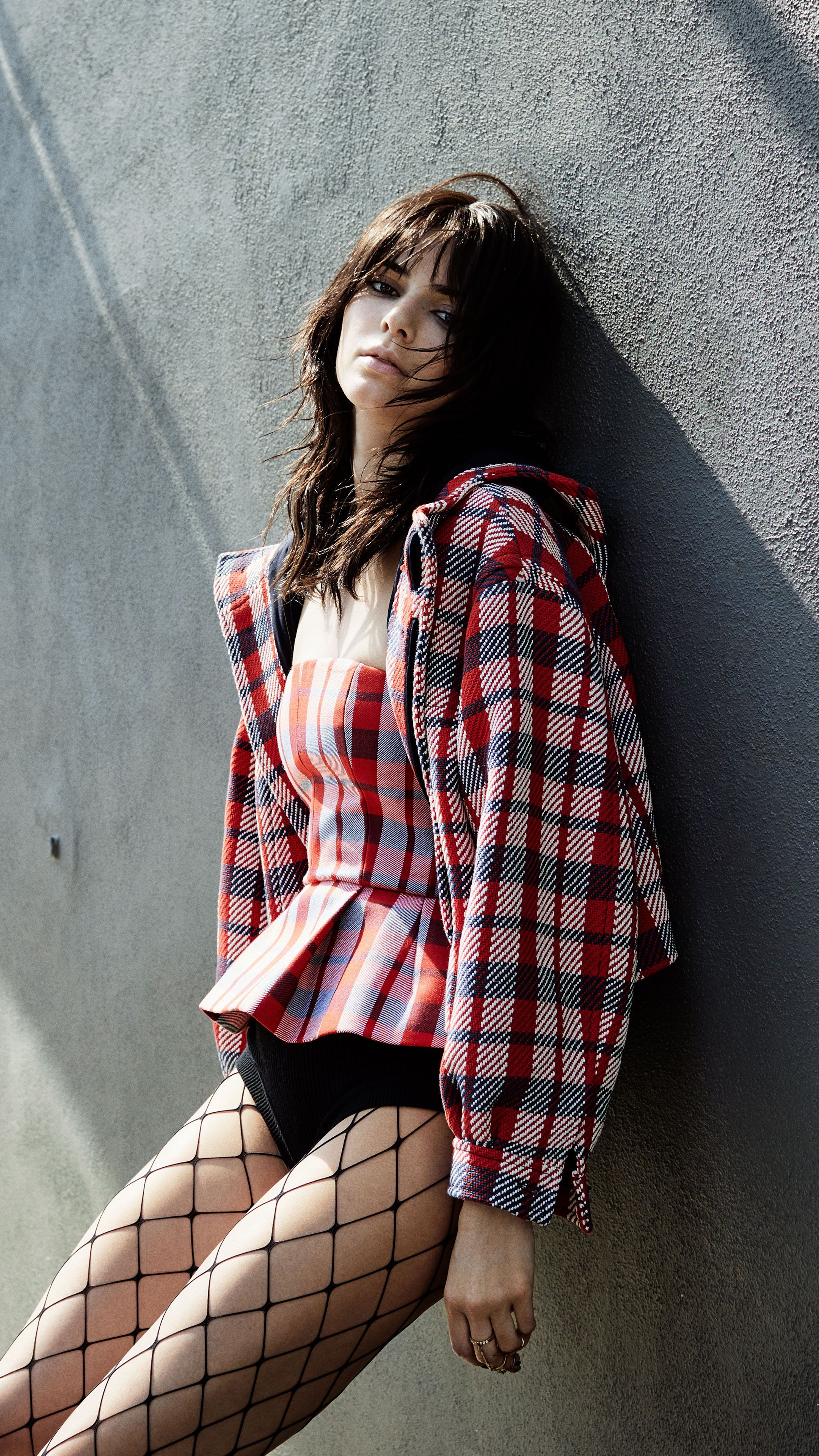 Kendall Jenner in plaid jacket and fishnet stockings HD Phone Wallpaper