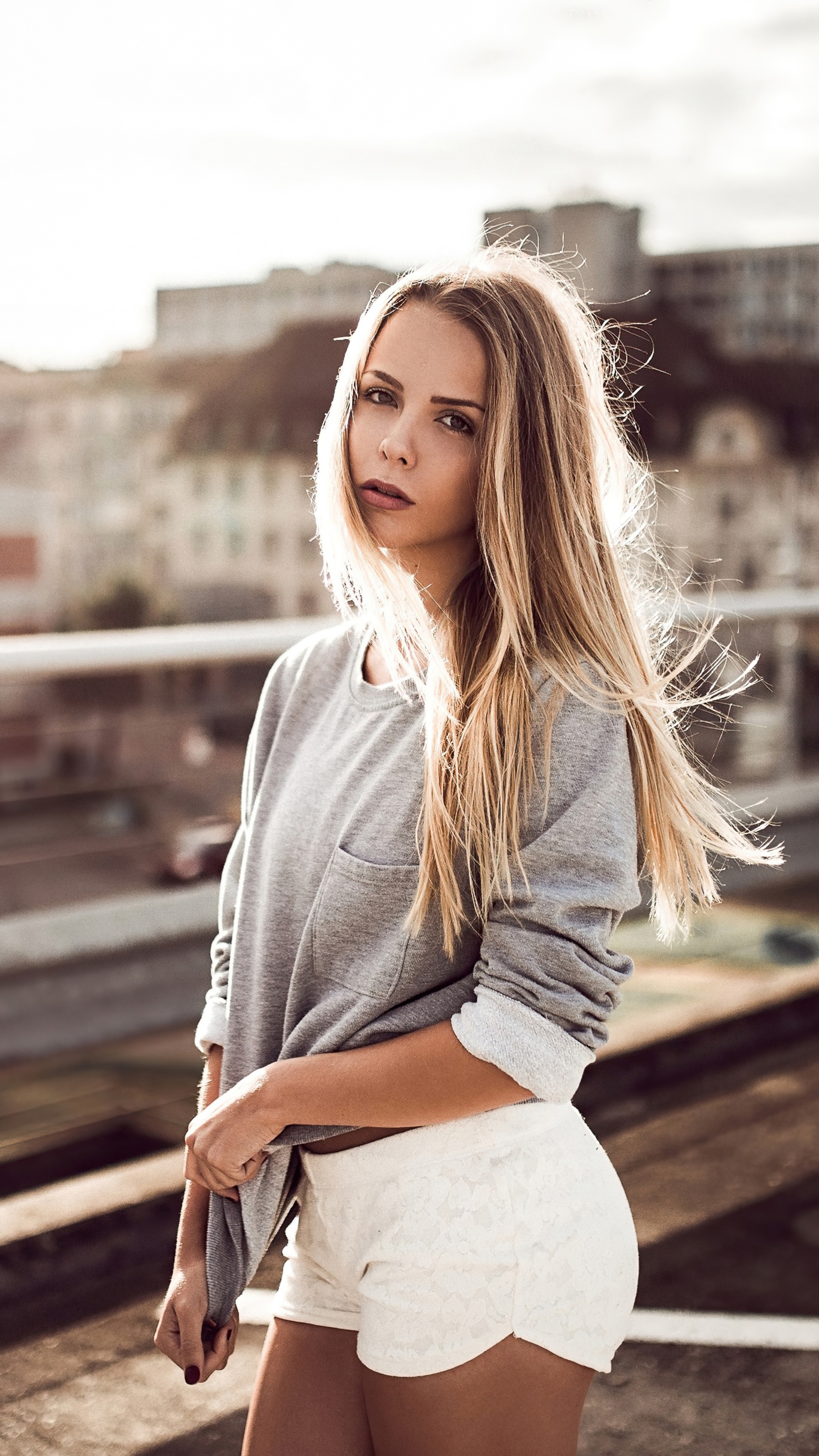 Blonde model in grey sweatshirt and white shorts HD Phone Wallpaper