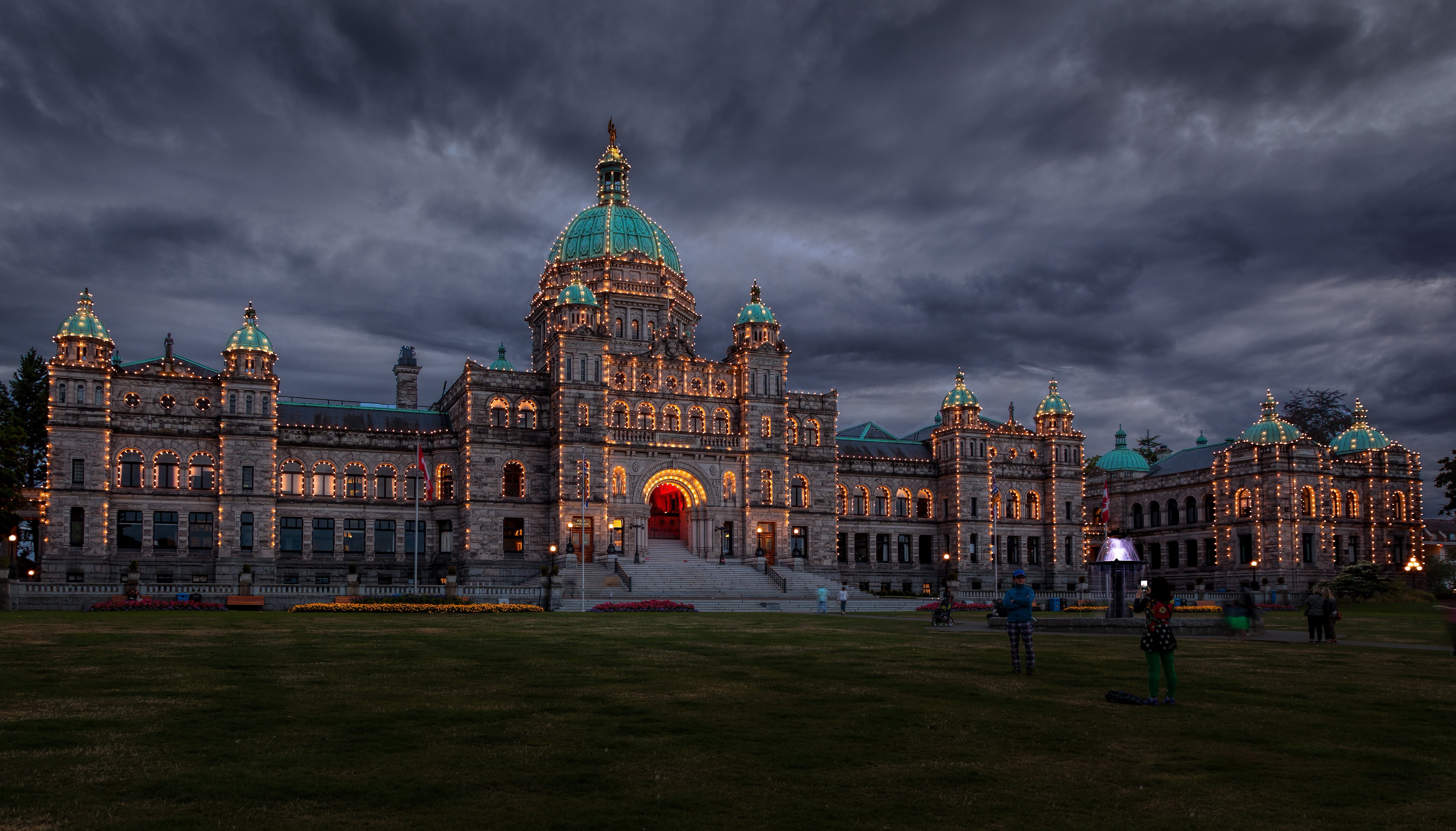 Victoria Parliament Building at Dusk HD Wallpaper