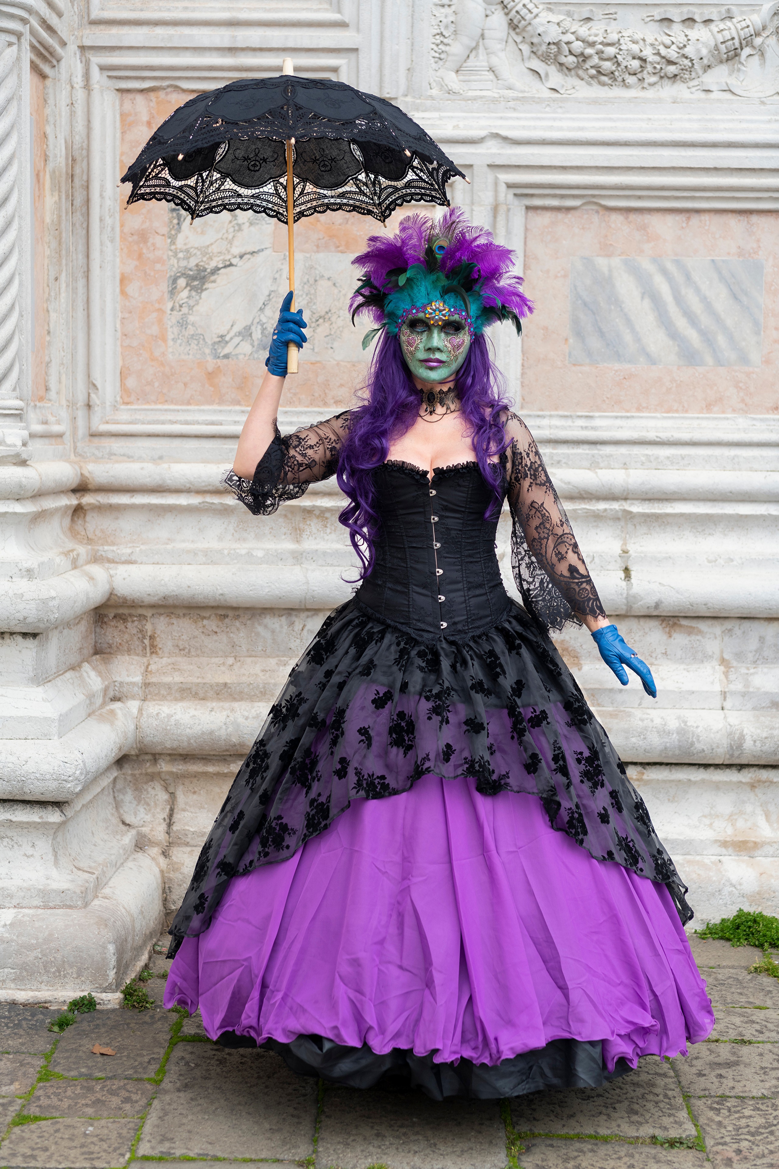 Woman in Venetian Masquerade Costume Holding Umbrella HD Phone Wallpaper