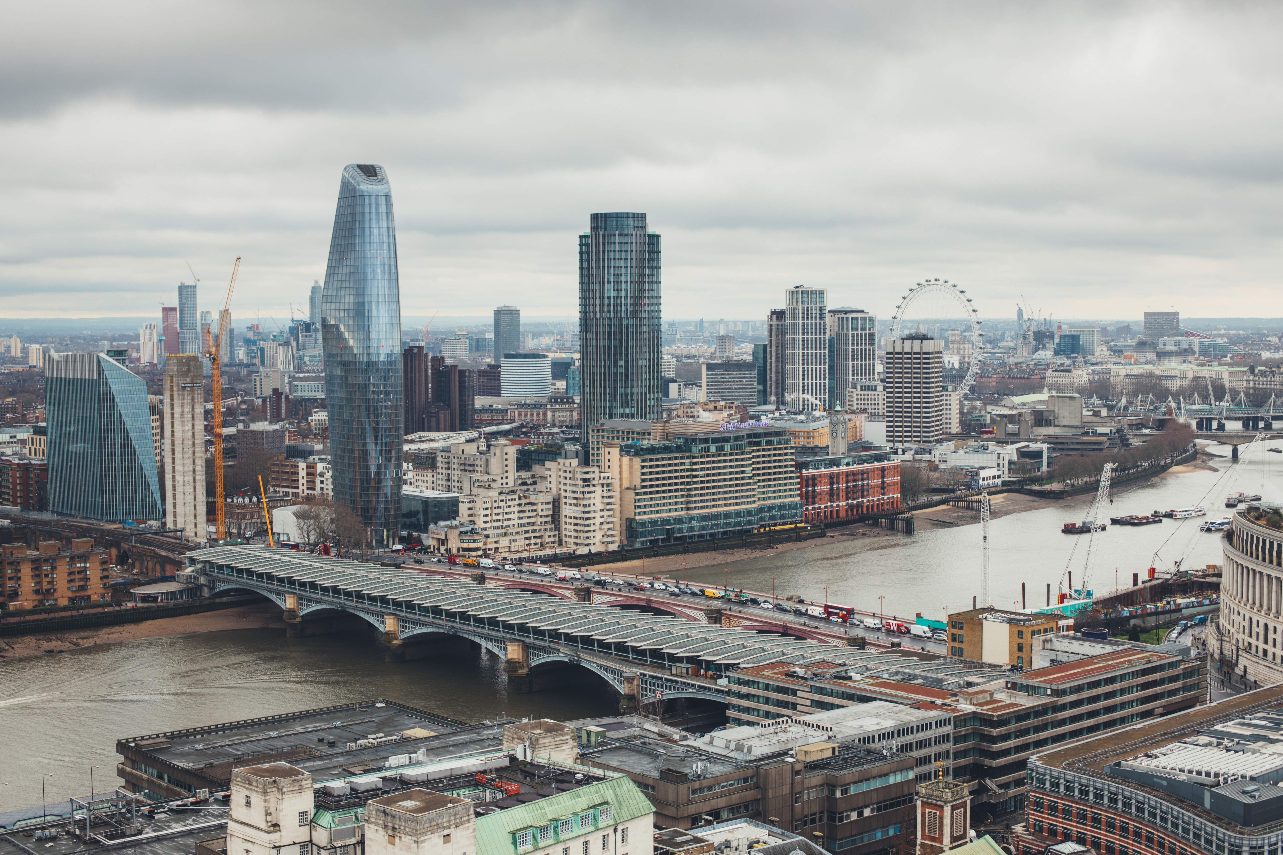 London skyline with River Thames and bridges HD Wallpaper