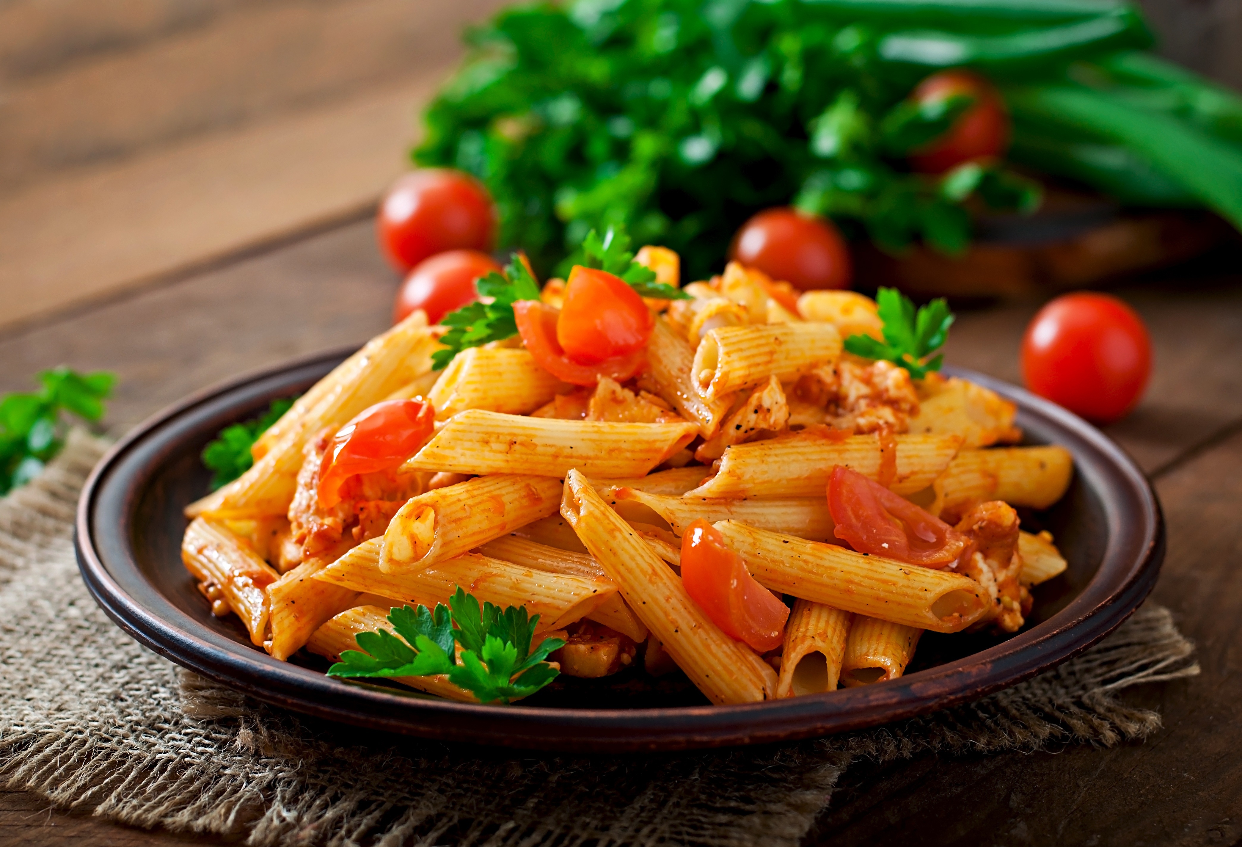 Penne Pasta with Tomatoes and Parsley HD Wallpaper