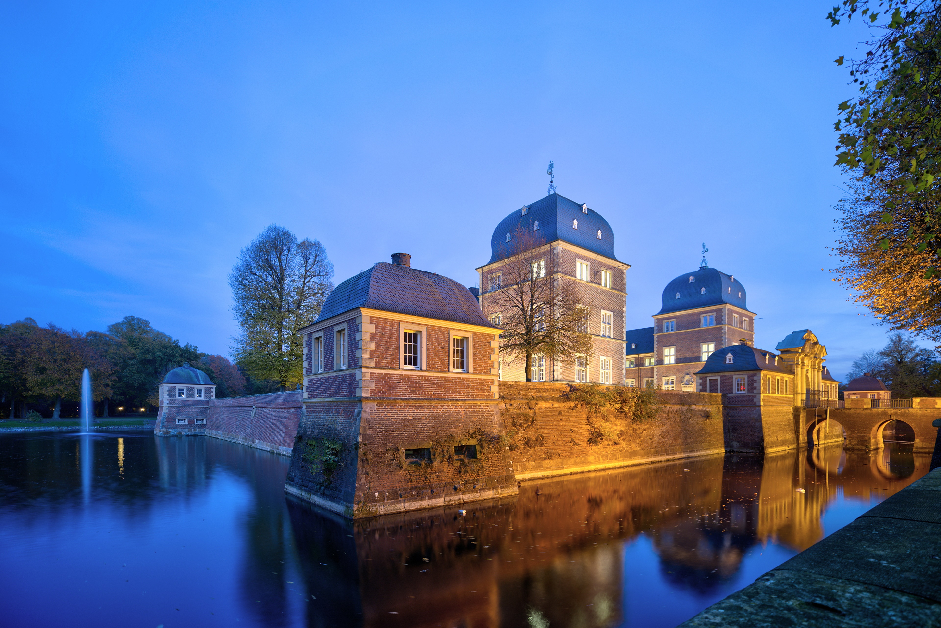 4K Ahaus Castle Germany with Pond HD Wallpaper