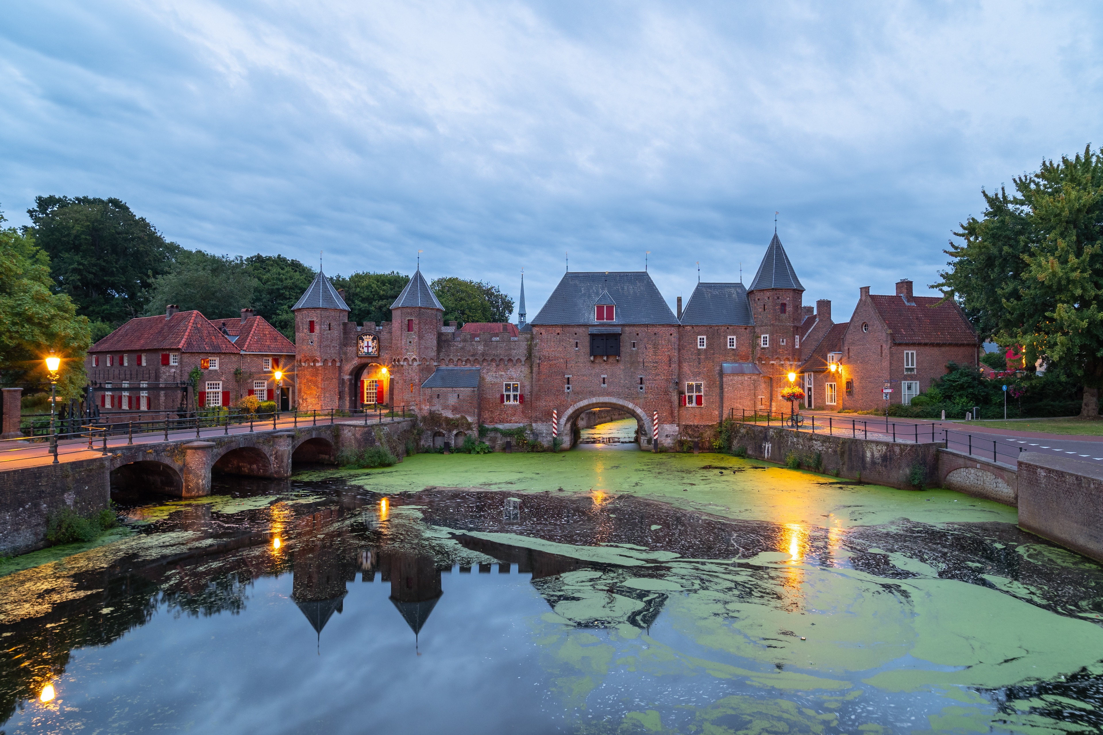 Koppelpoort Fortress in Amersfoort, Netherlands at dusk HD Wallpaper