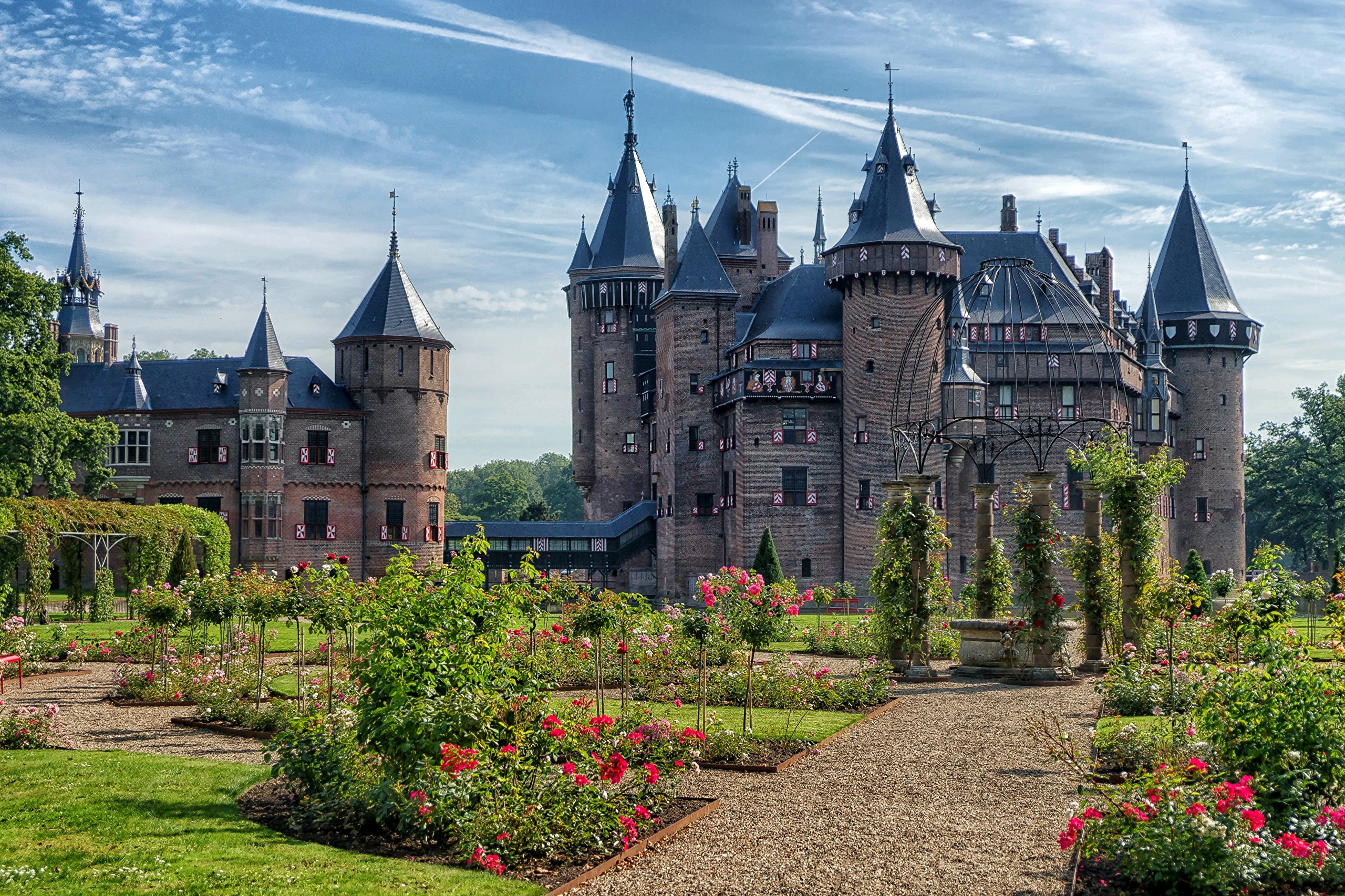 De Haar Castle in Netherlands with Rose Garden HD Wallpaper