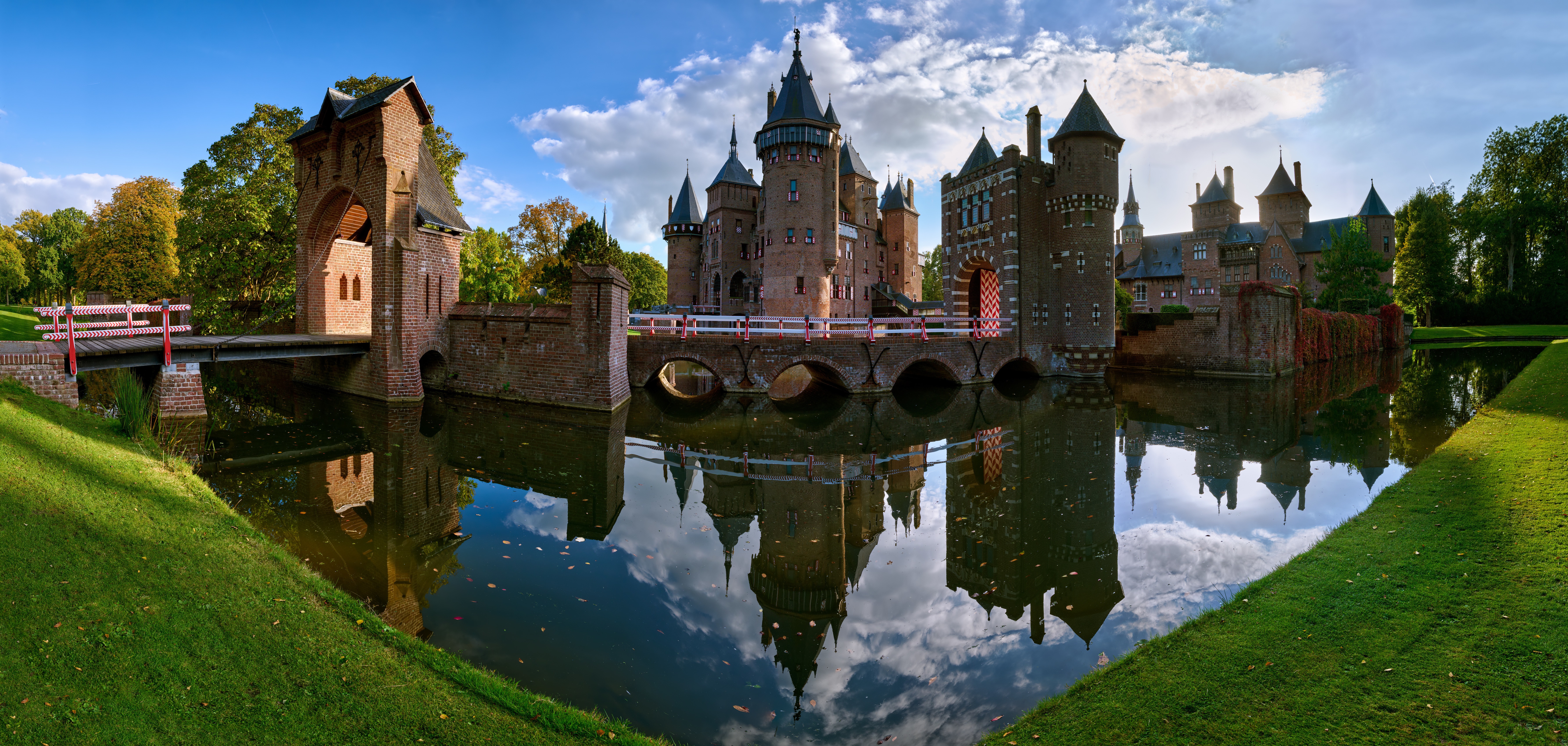 De Haar Castle Netherlands with moat and bridges HD Wallpaper