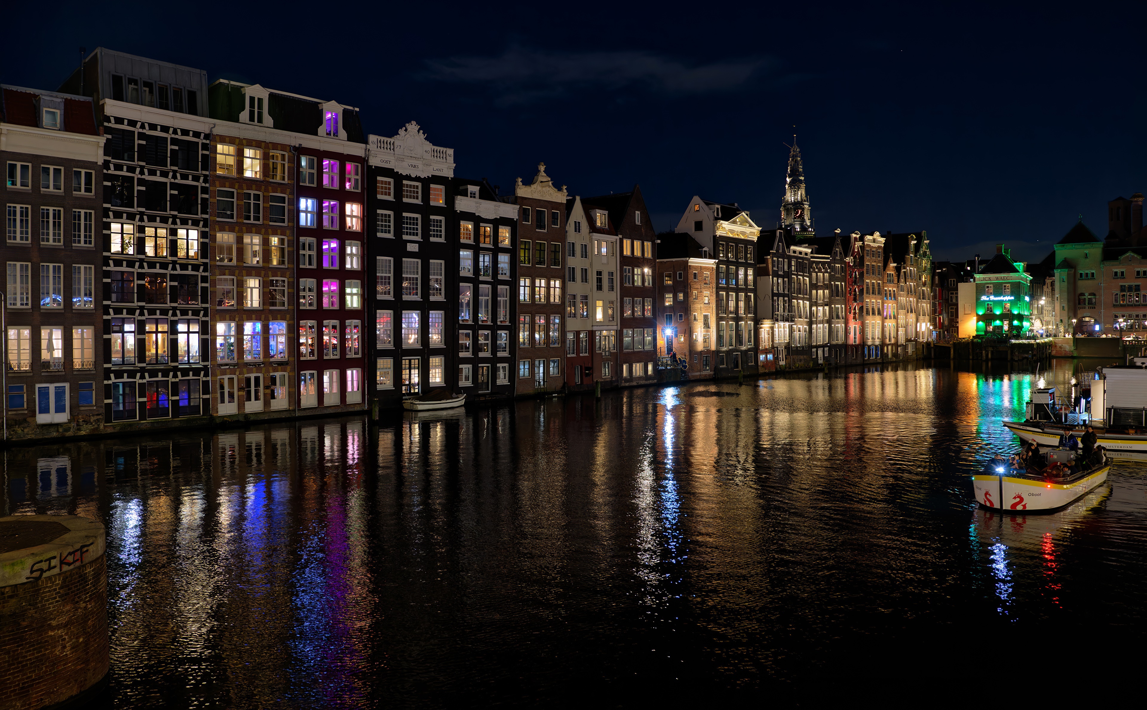 Amsterdam canal houses at night HD Wallpaper
