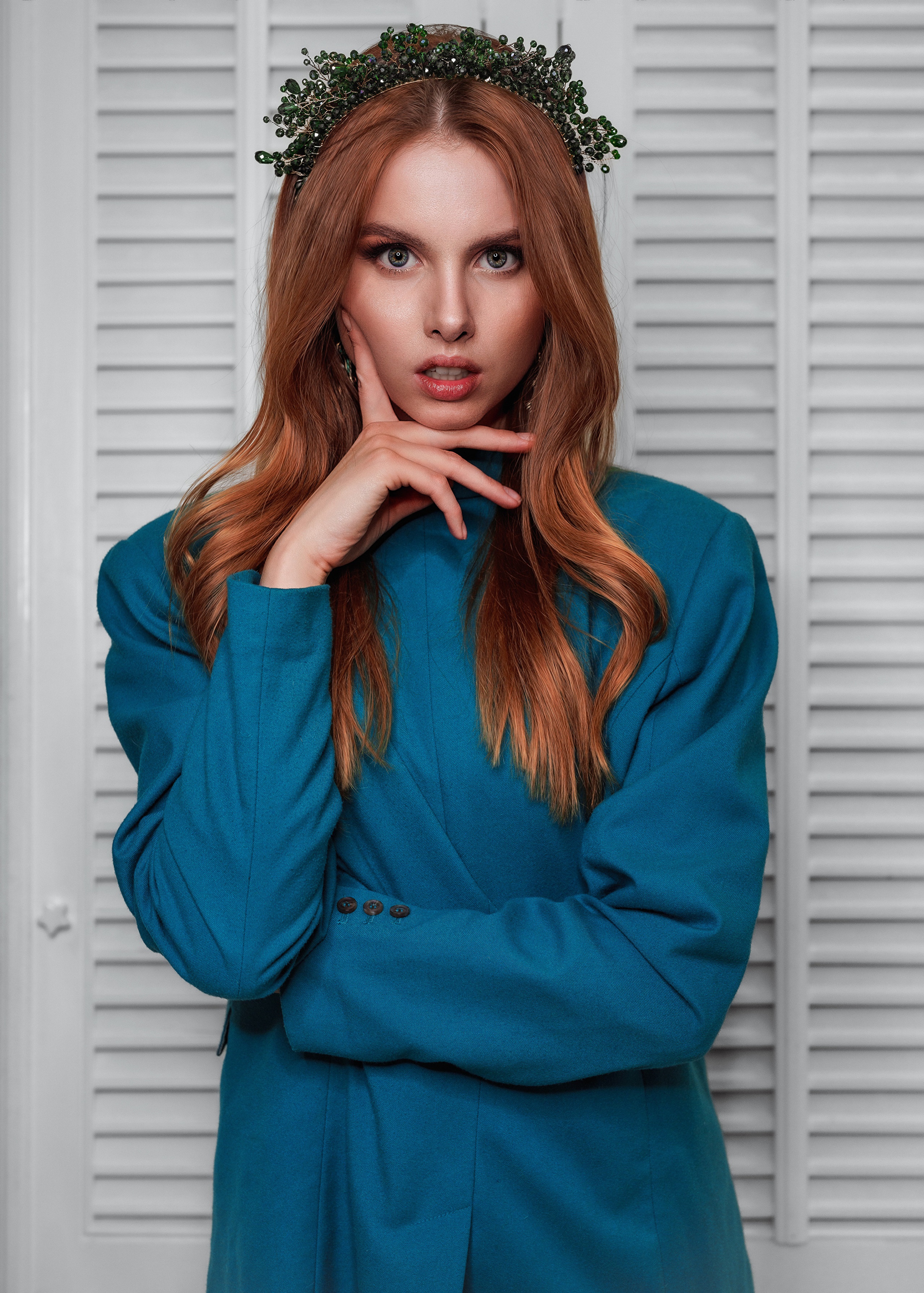 Wiktoria wearing a green wreath and blue jacket HD Phone Wallpaper