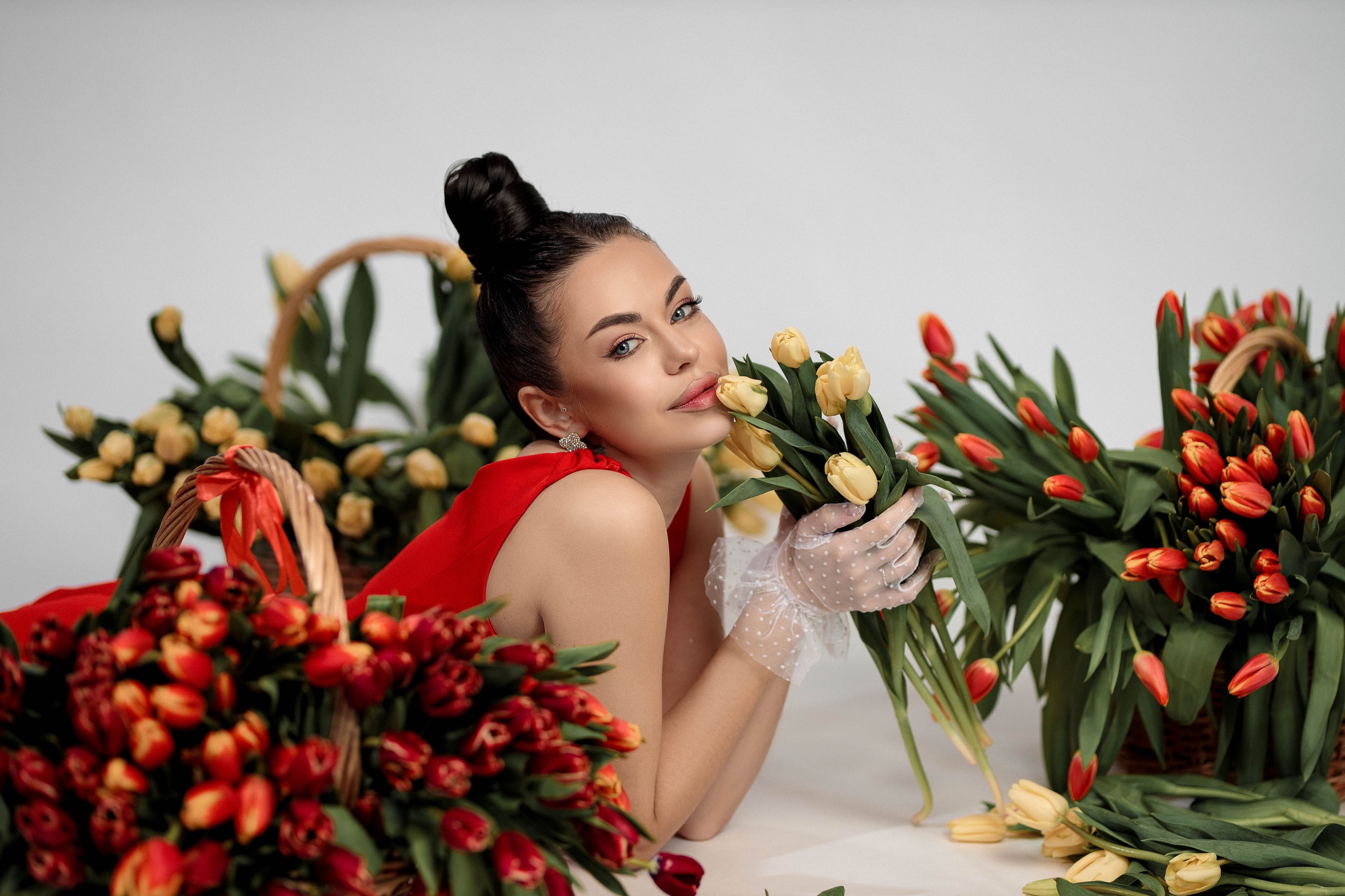 Elena Shikhanova with Tulips HD Wallpaper