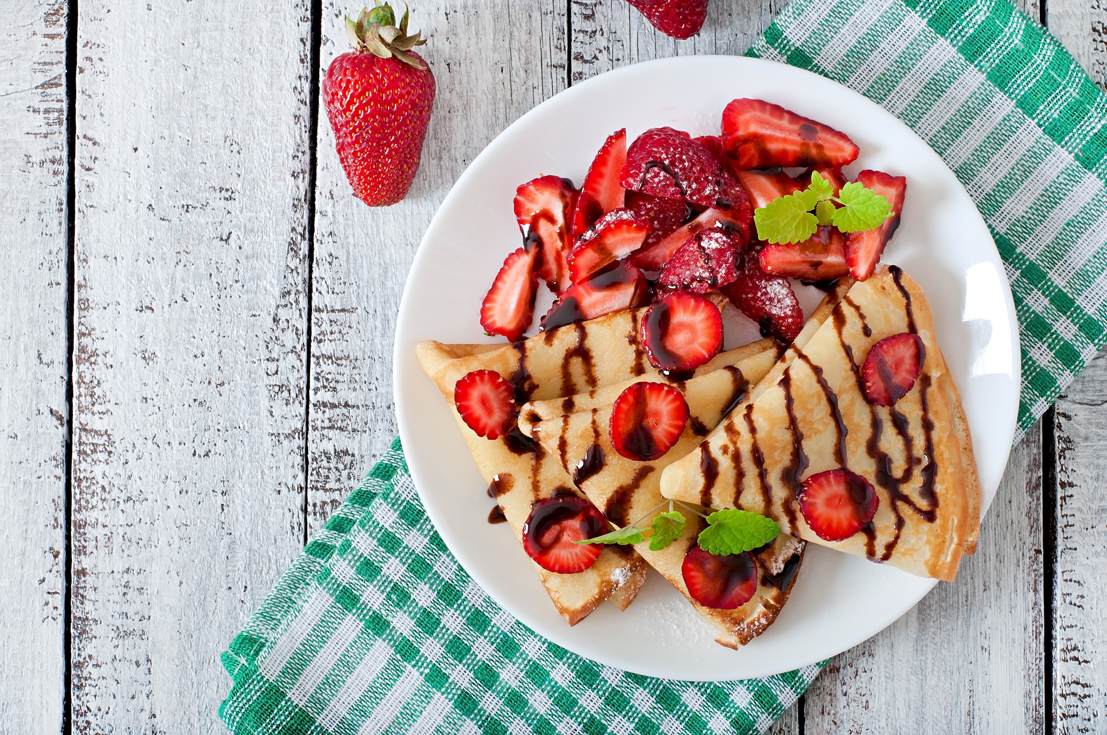 Pancakes with strawberries and chocolate sauce HD Wallpaper