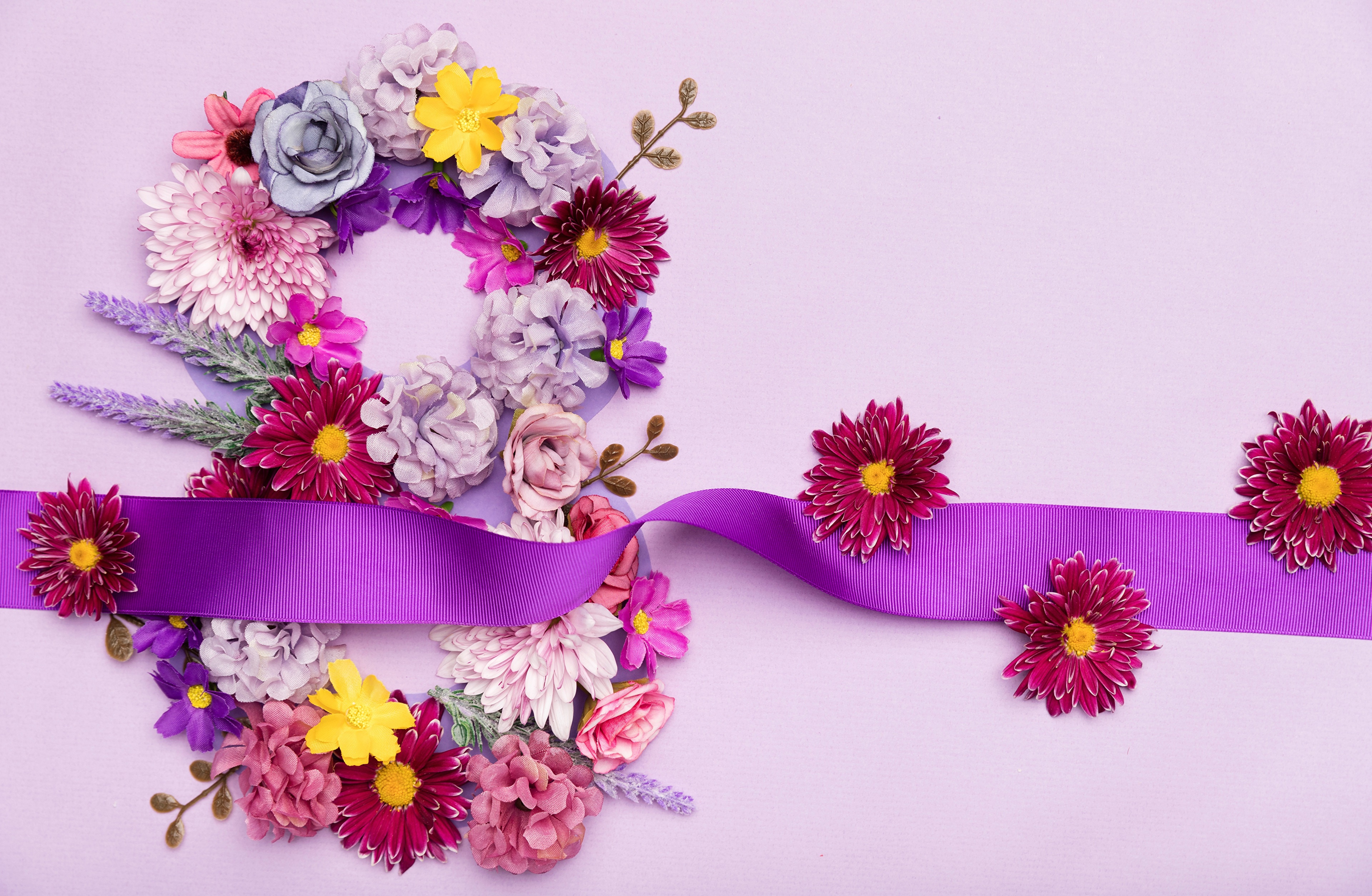 March 8 floral arrangement with ribbon HD Wallpaper