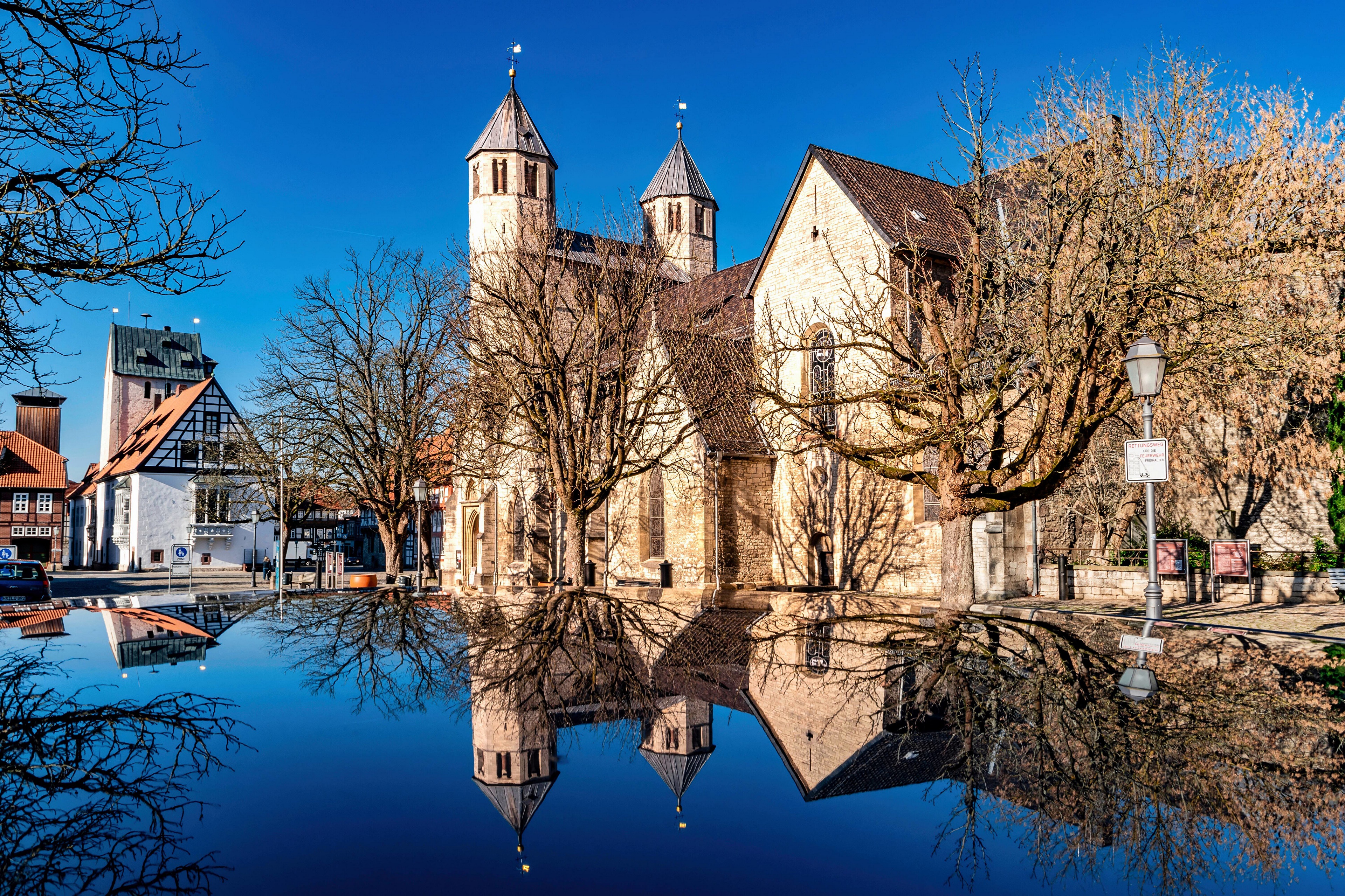 Church and houses with reflection in Bad Gandersheim, Germany HD Wallpaper