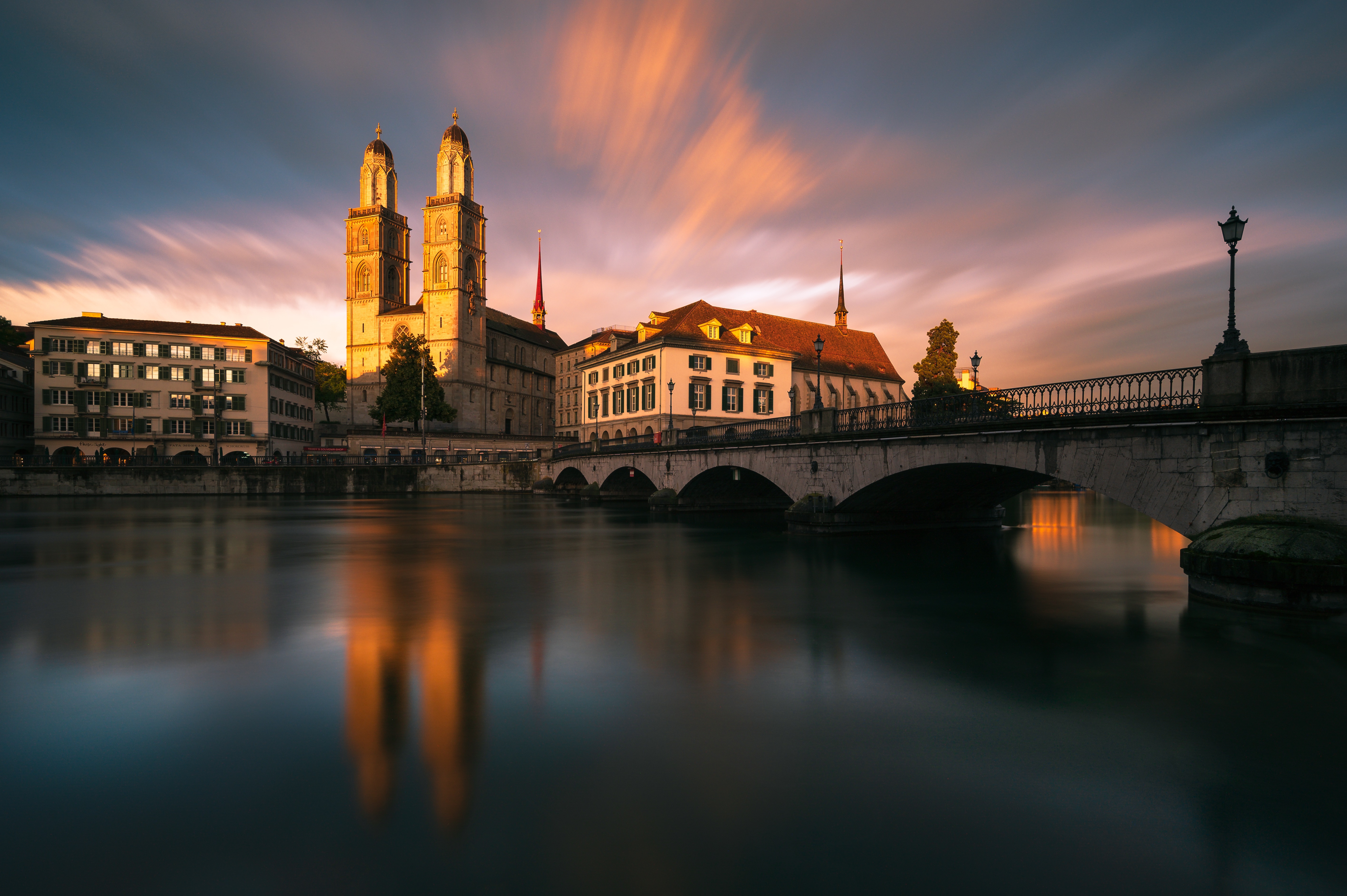 Grossmünster church and bridge over Limmat River in Zurich, Switzerland HD Wallpaper