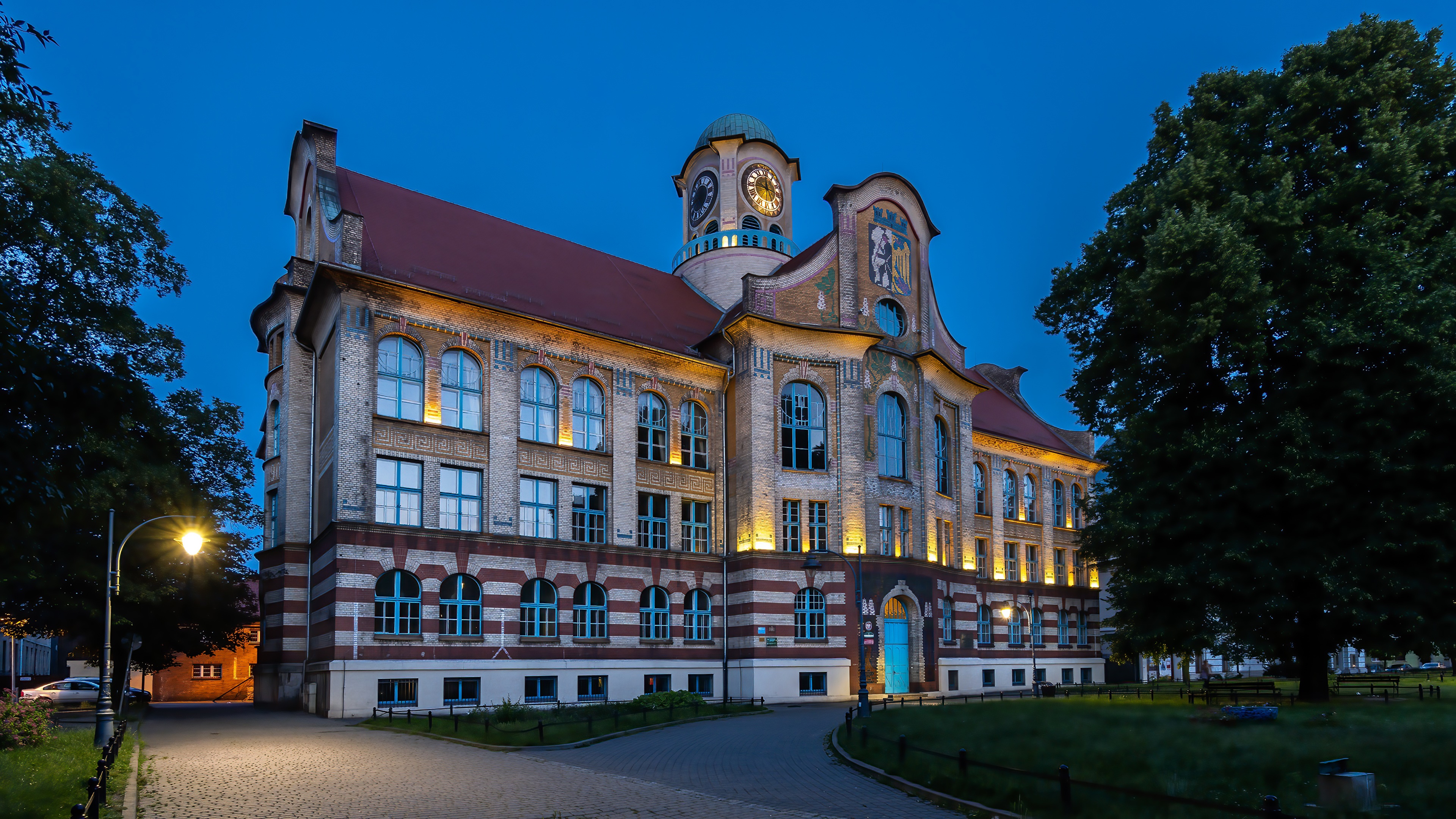 Building in Bytom, Poland at Dusk HD Wallpaper