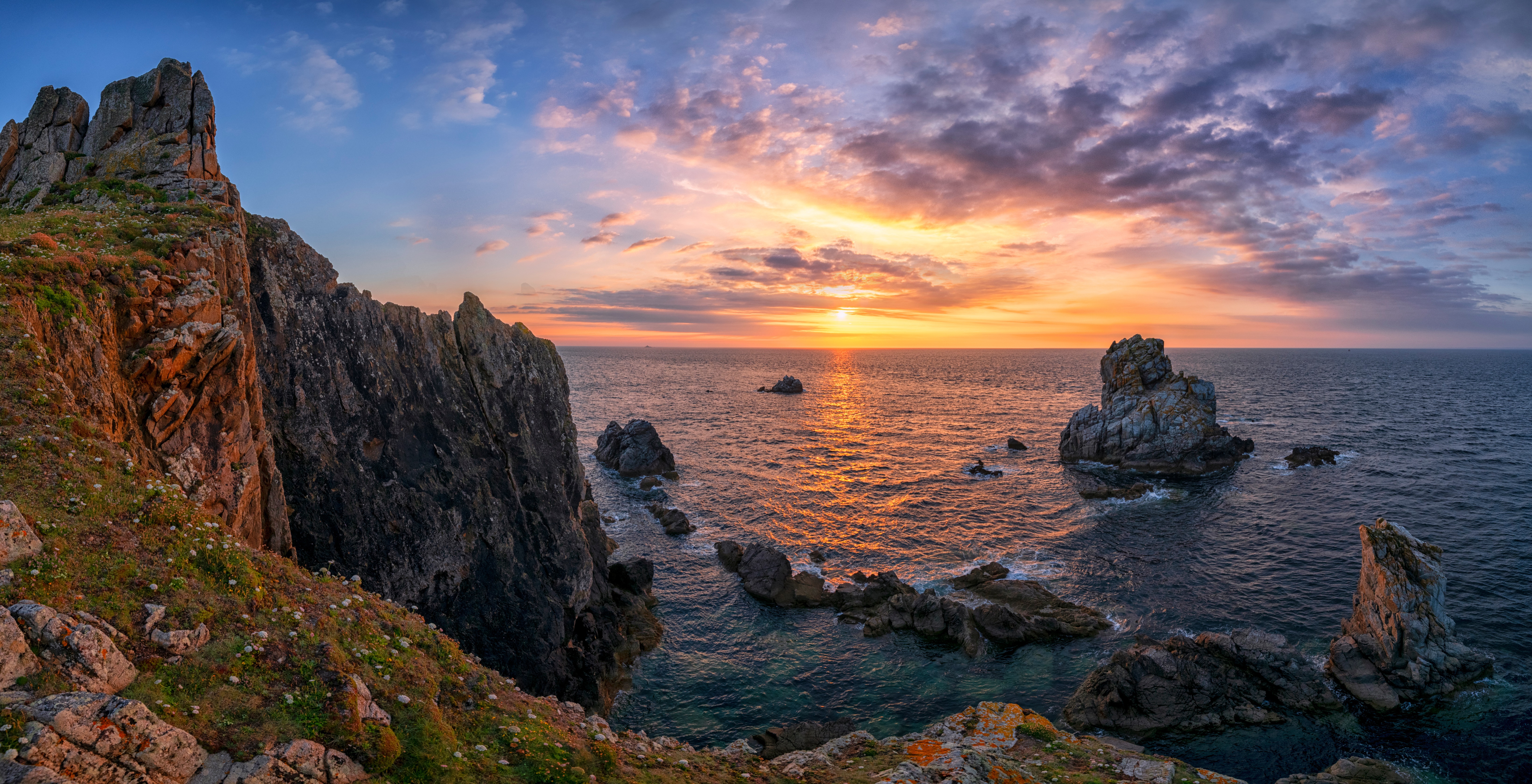 Sunset over the rocky coast of Plomeur, France HD Wallpaper