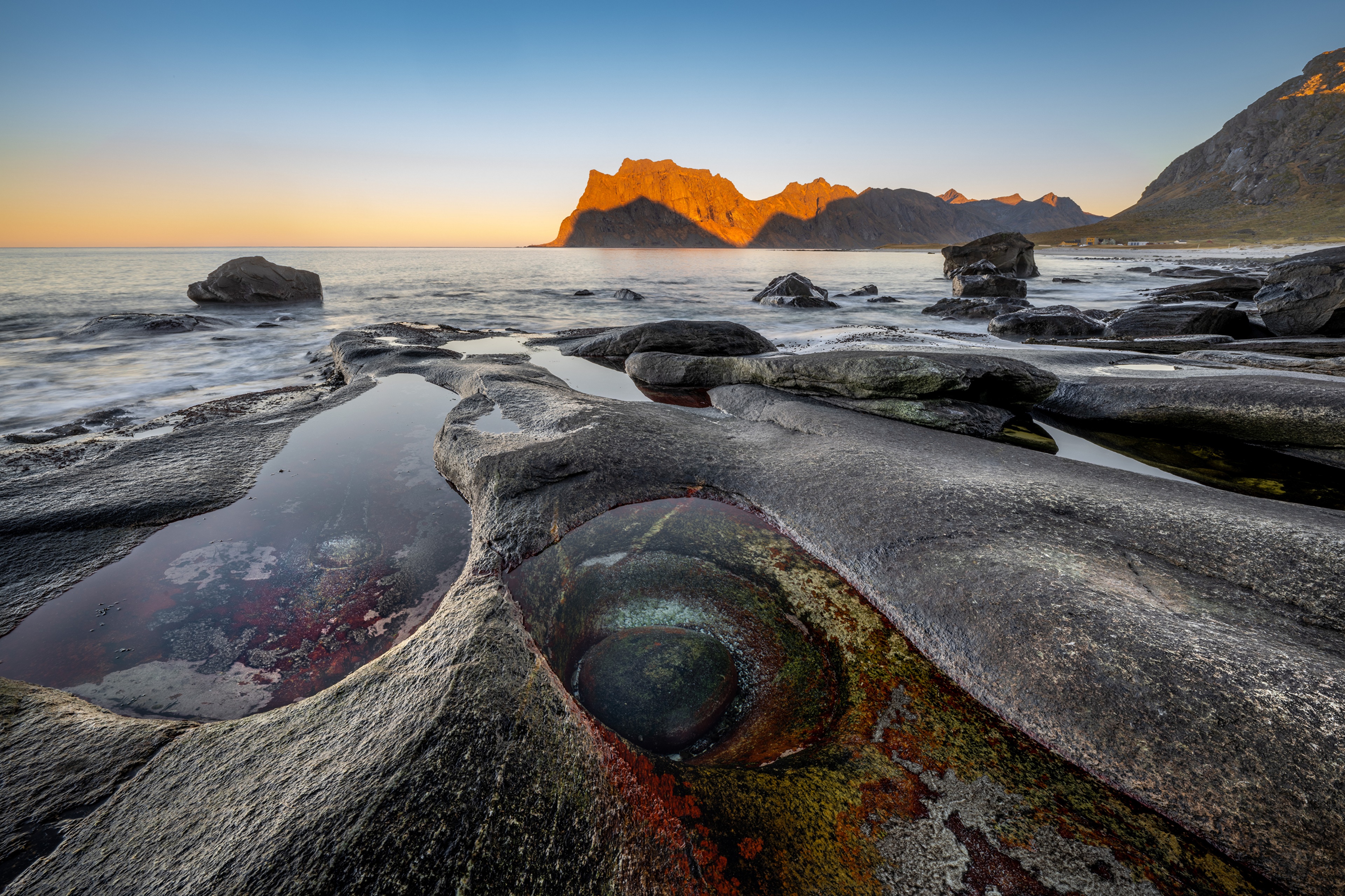 4K Uttakleiv Beach Lofoten Norway Coast HD Wallpaper