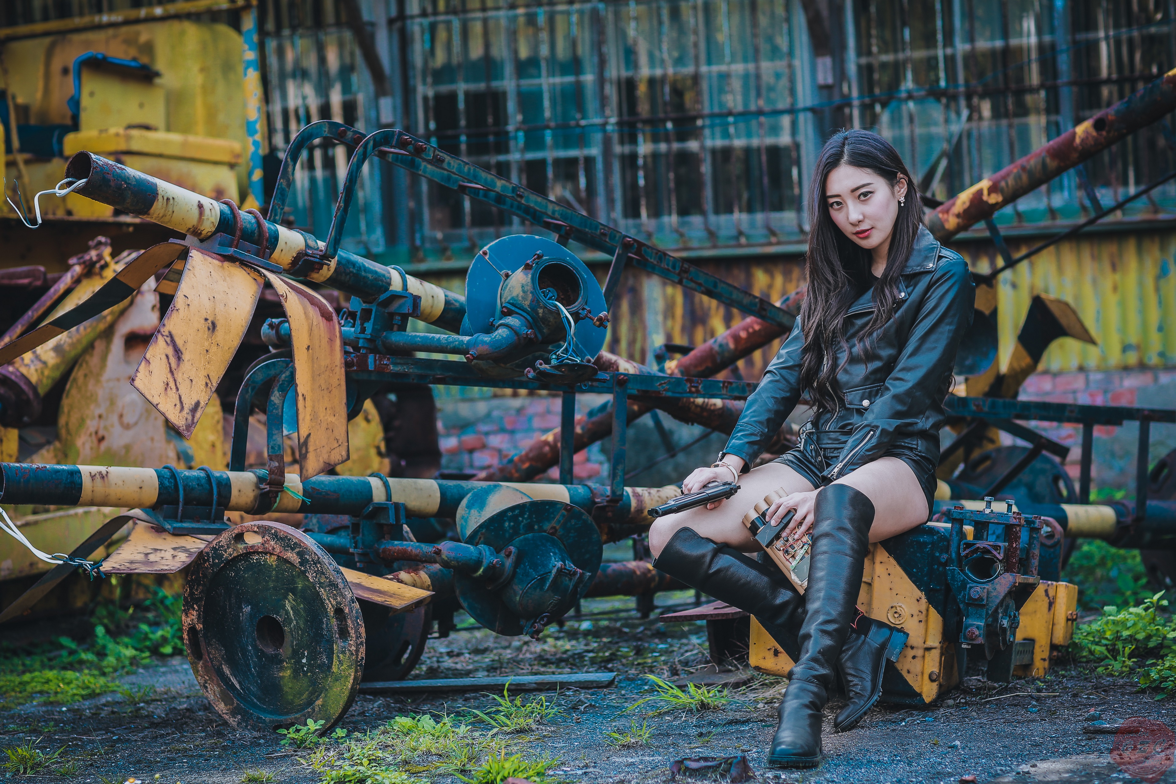 Asian woman in leather jacket and shorts with pistols HD Wallpaper