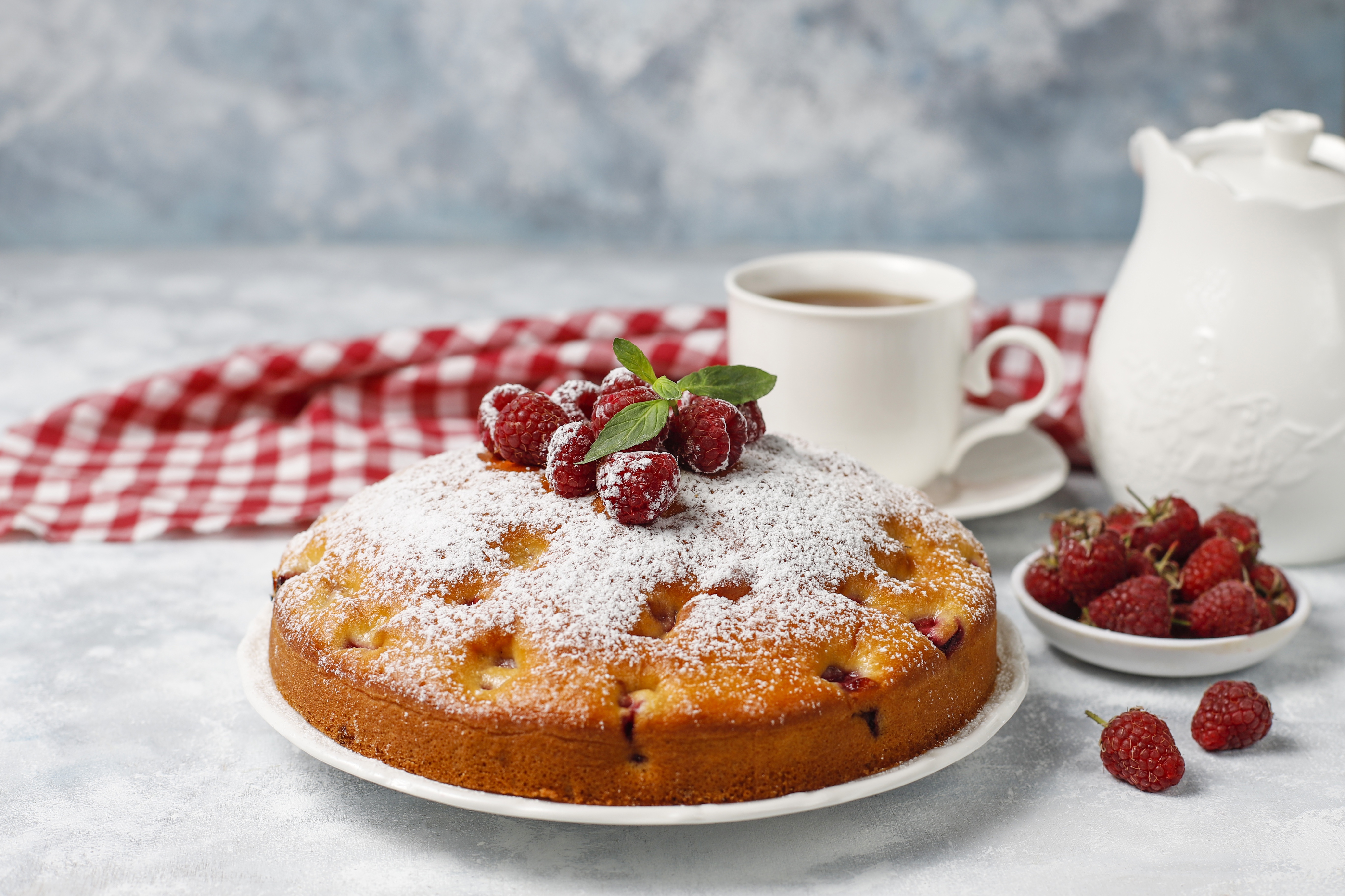 Raspberry pie with tea and raspberries HD Wallpaper