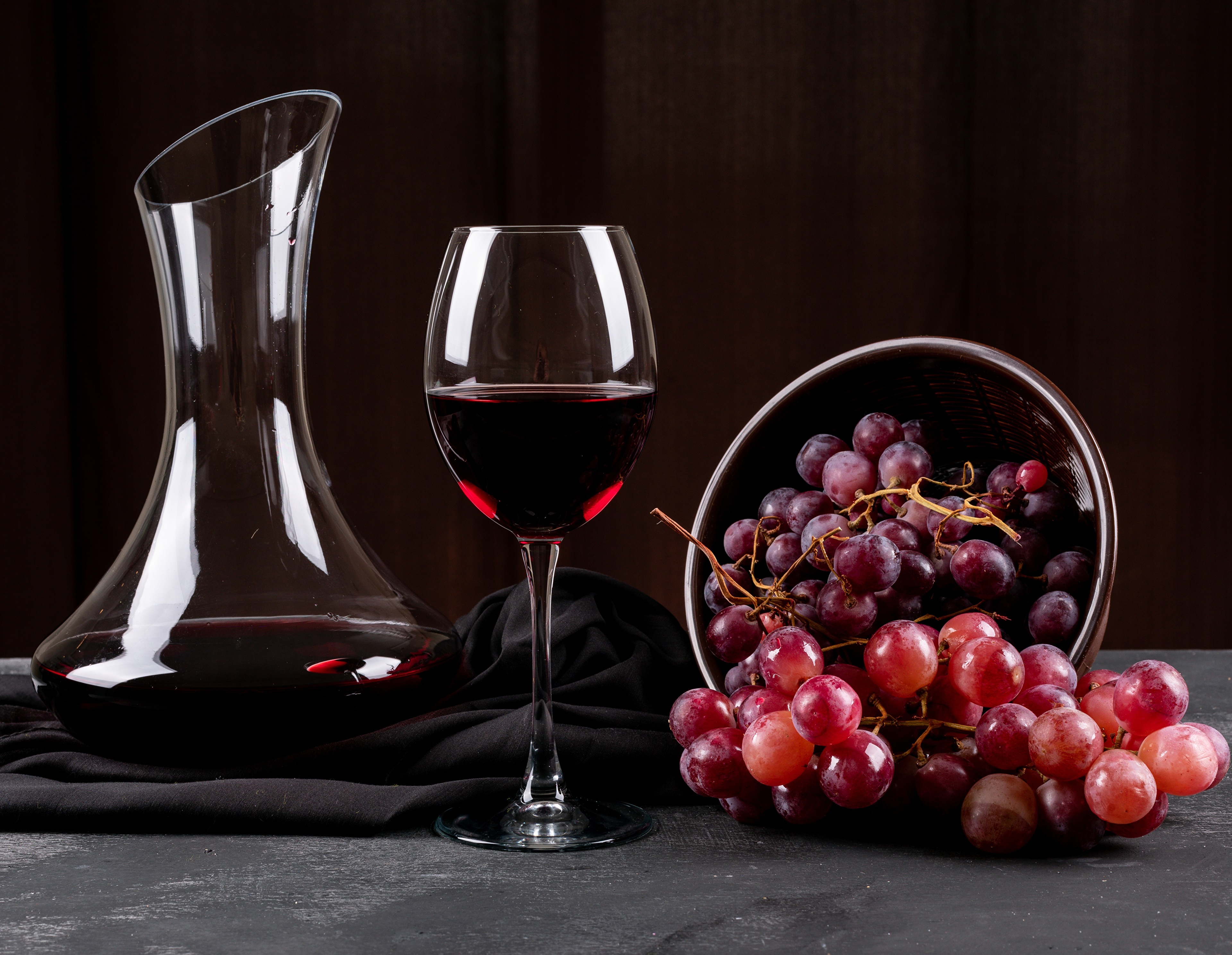 Red wine in a decanter and glass with grapes HD Wallpaper