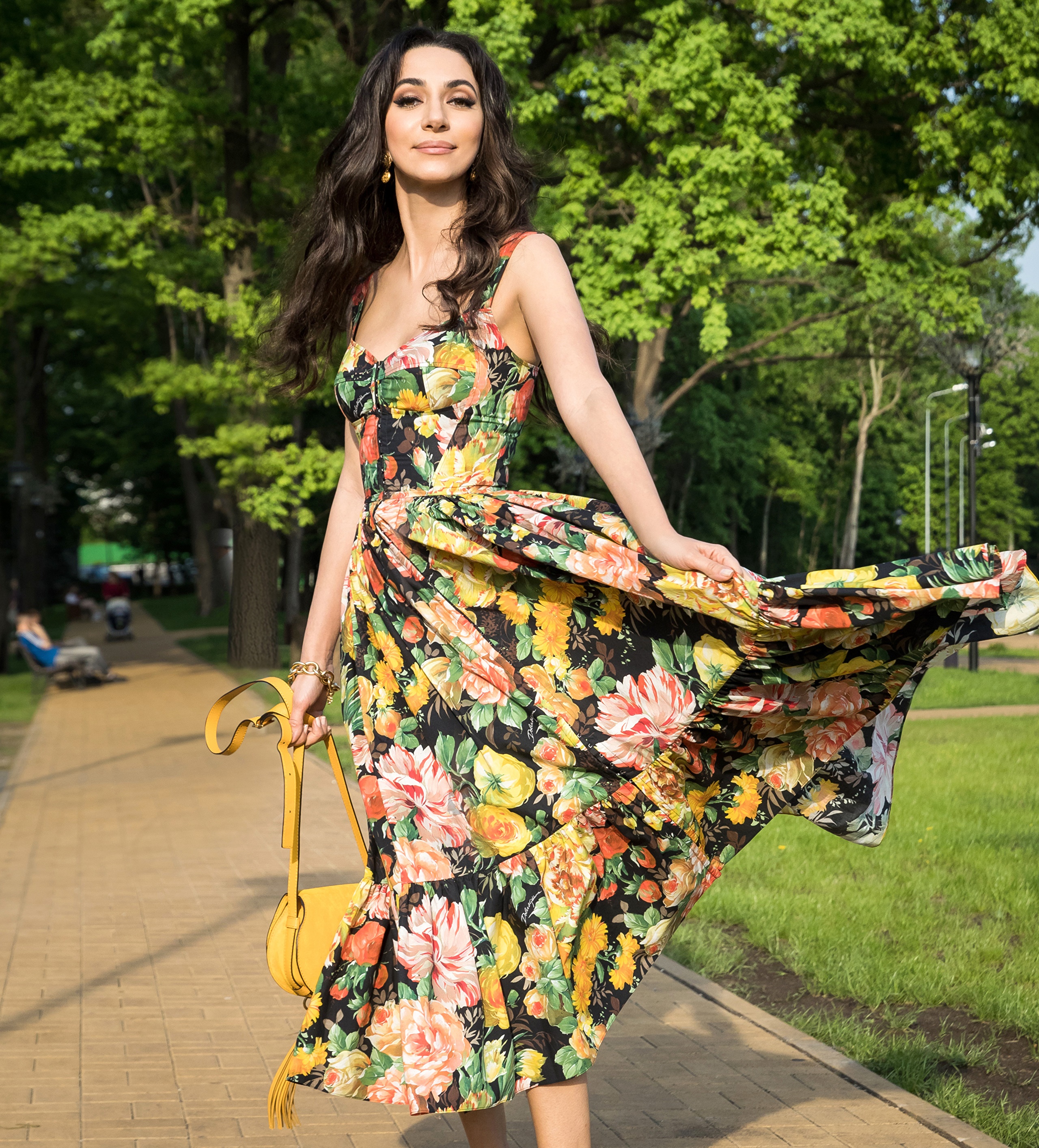 Zarifa Pashaevna Mgoyan Zara in a floral dress HD Wallpaper