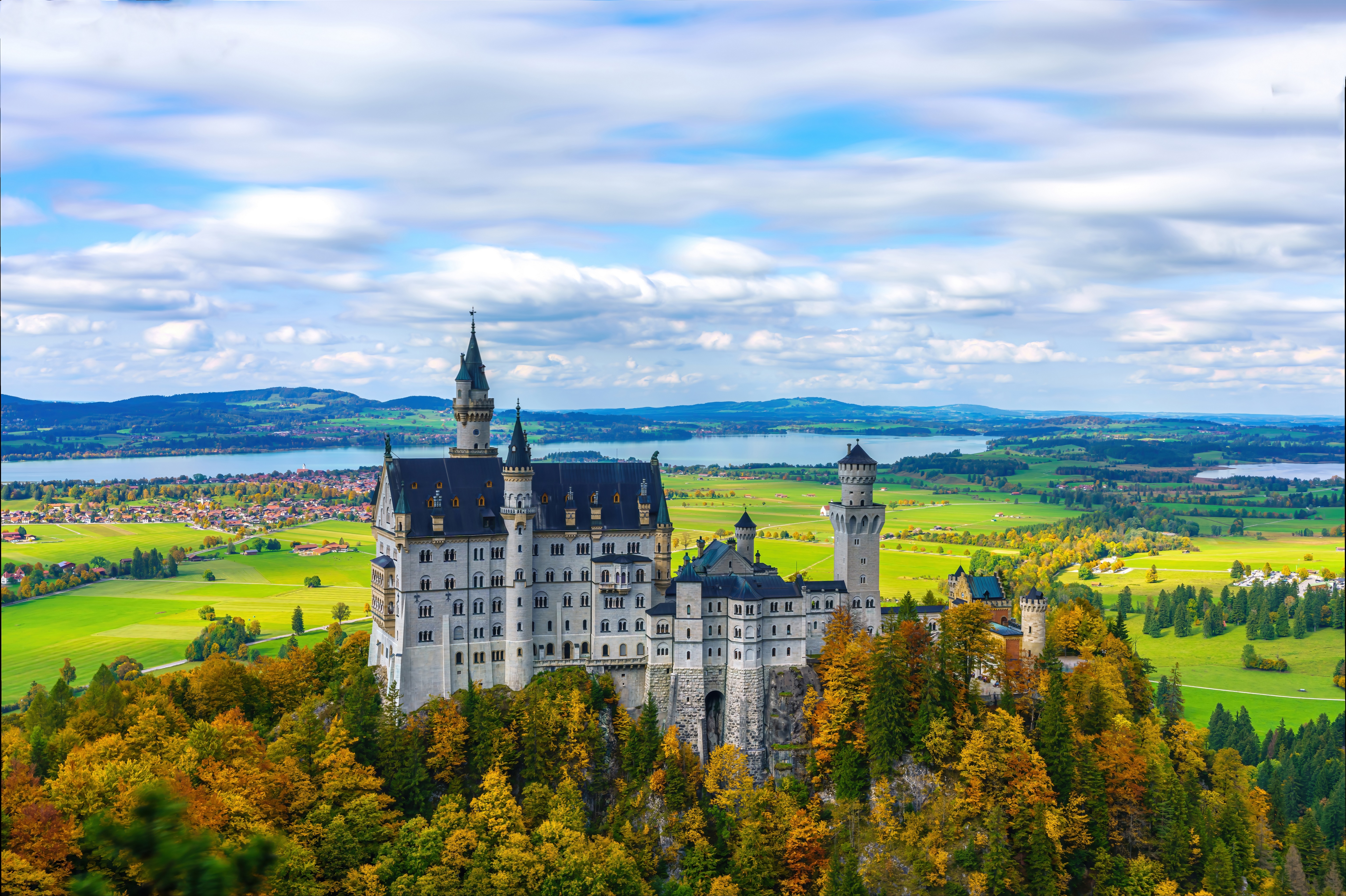 Neuschwanstein Castle in Bavaria, Germany HD Wallpaper