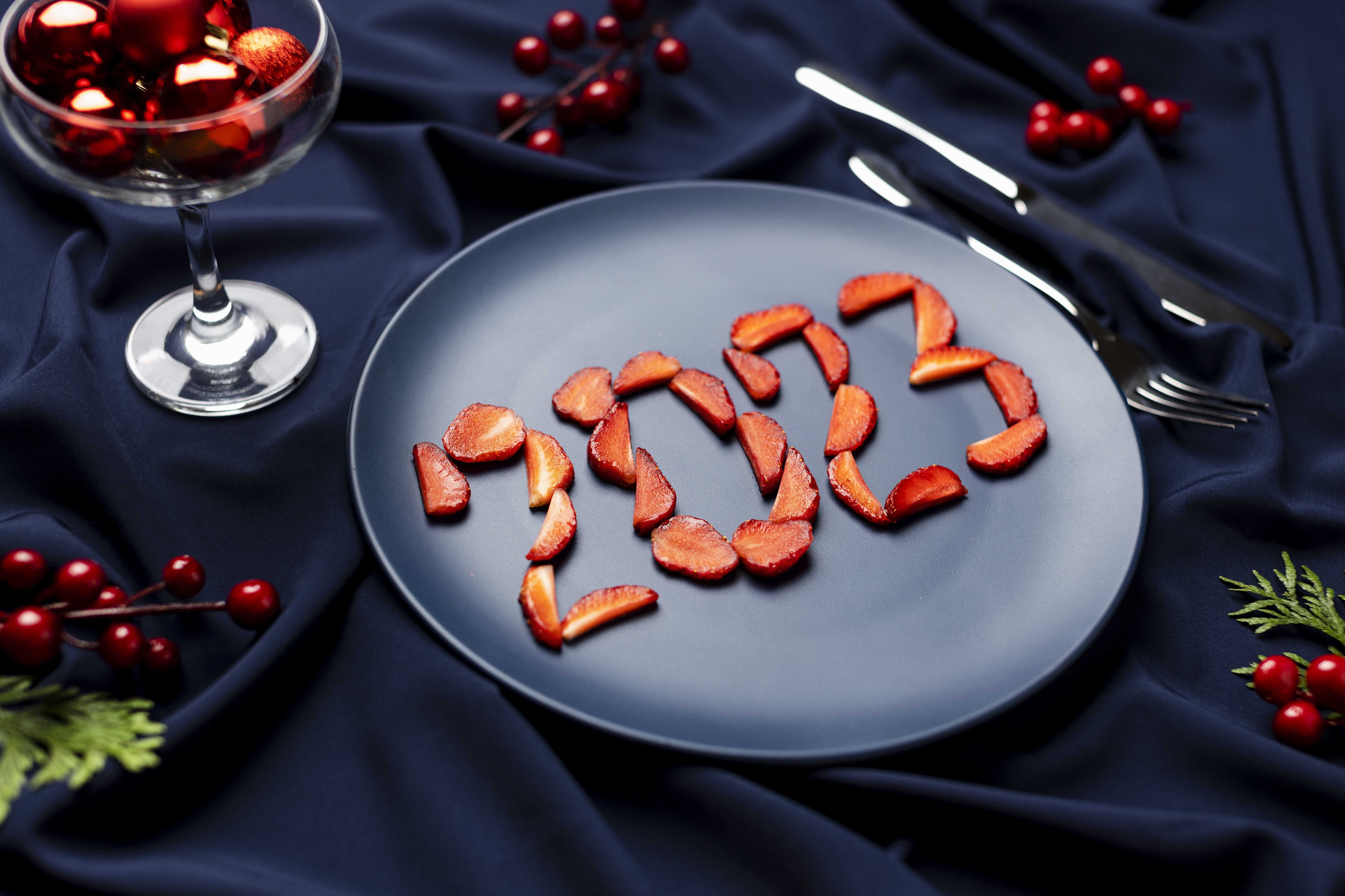 Strawberries arranged as 2023 on a plate HD Wallpaper