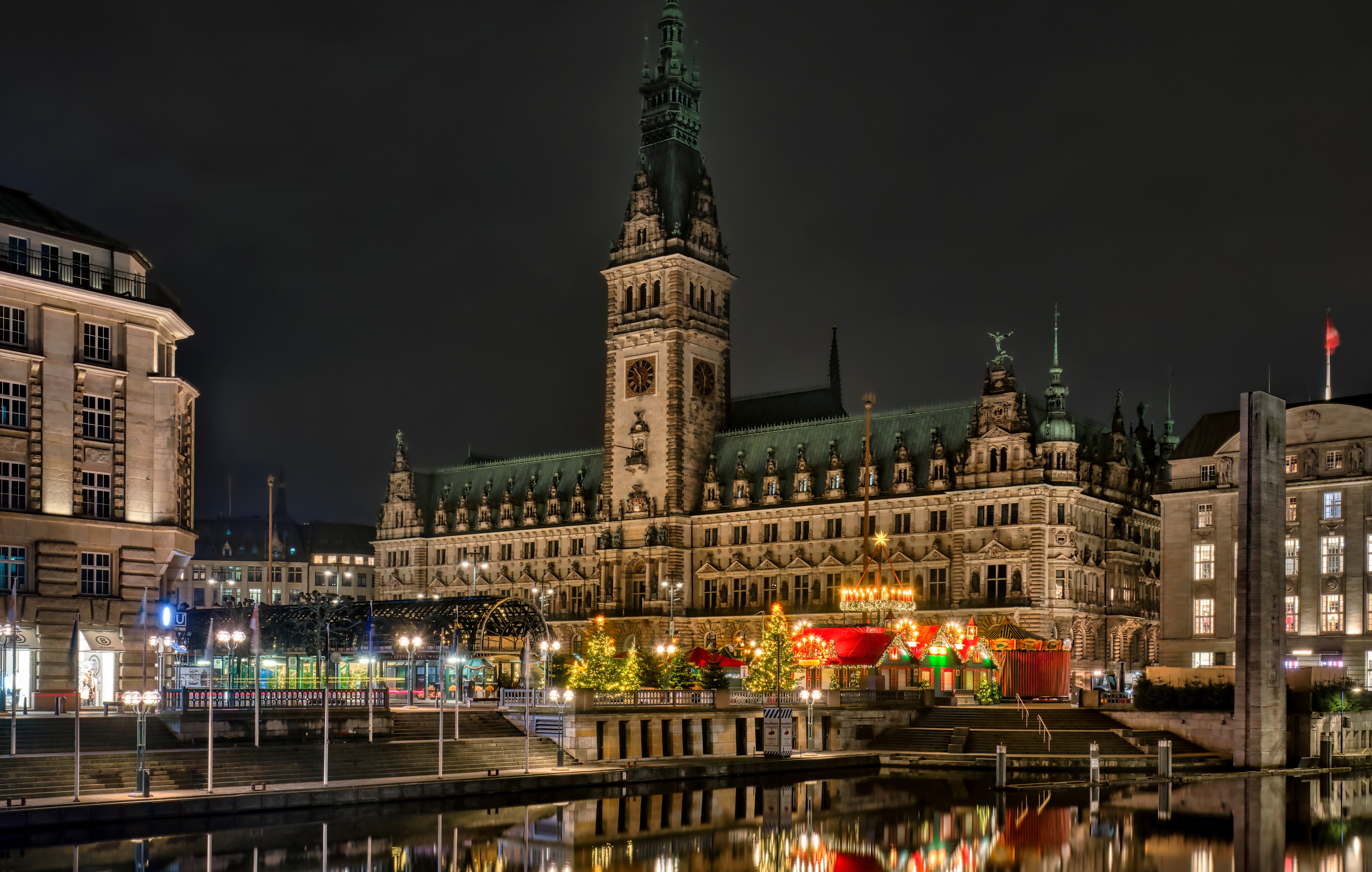 Hamburg City Hall at night with Christmas market HD Wallpaper