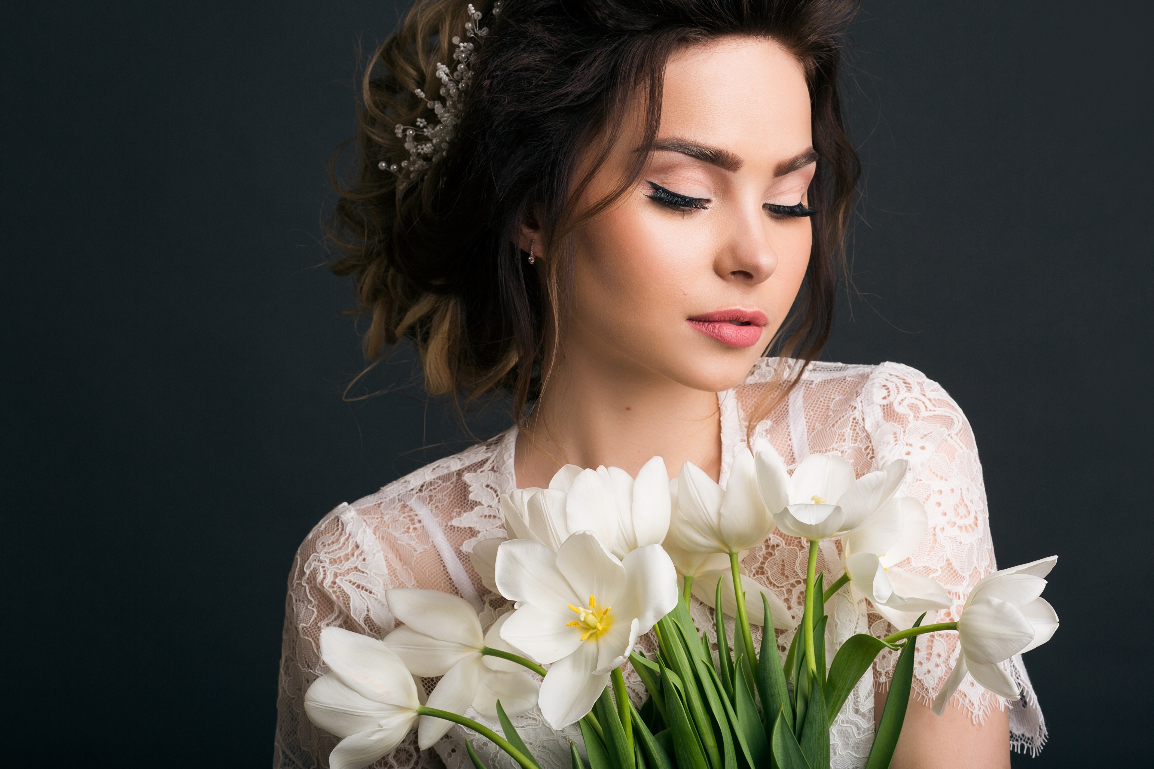 Woman with white tulips HD Wallpaper