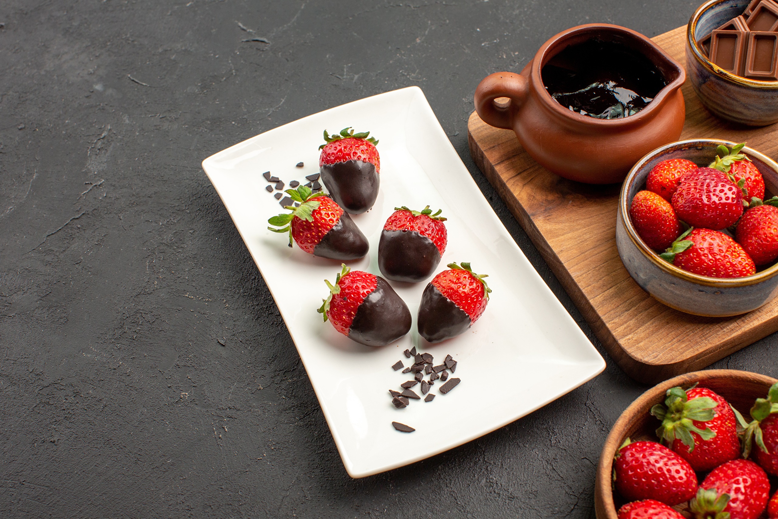 Chocolate-dipped strawberries with chocolate and fresh strawberries HD Wallpaper