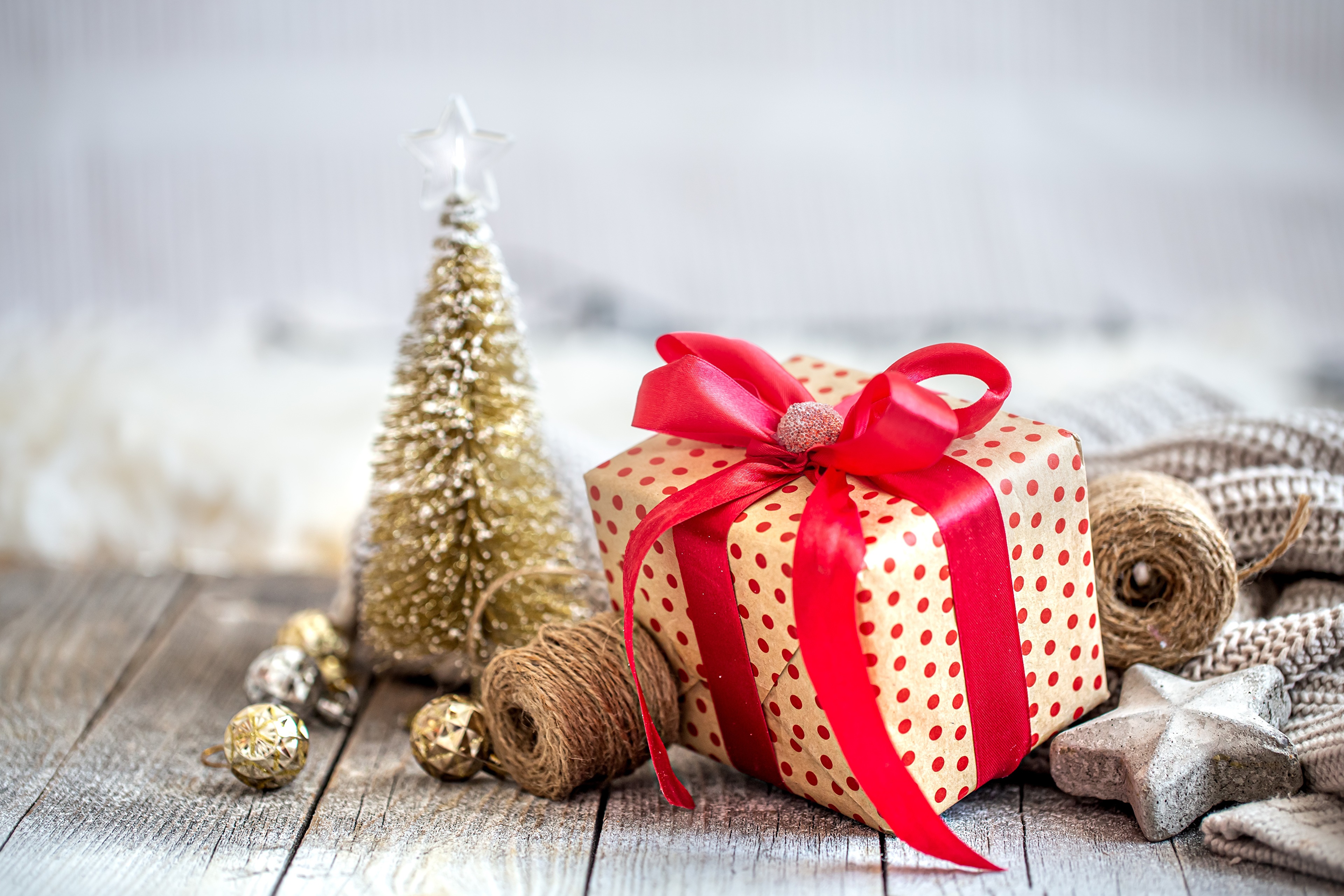 Christmas gift box with tree and decorations HD Wallpaper