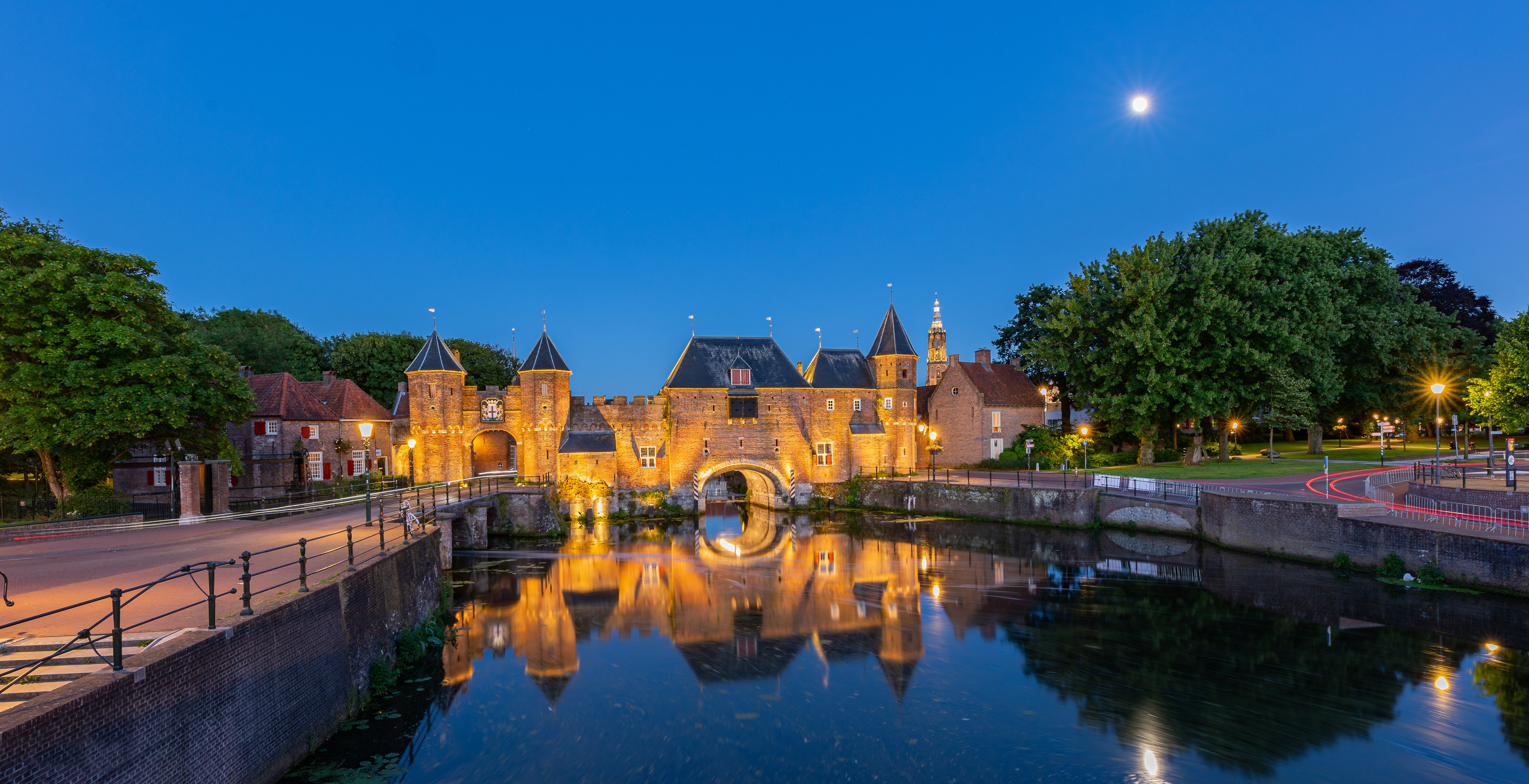Koppelpoort Amersfoort Netherlands at Dusk HD Wallpaper