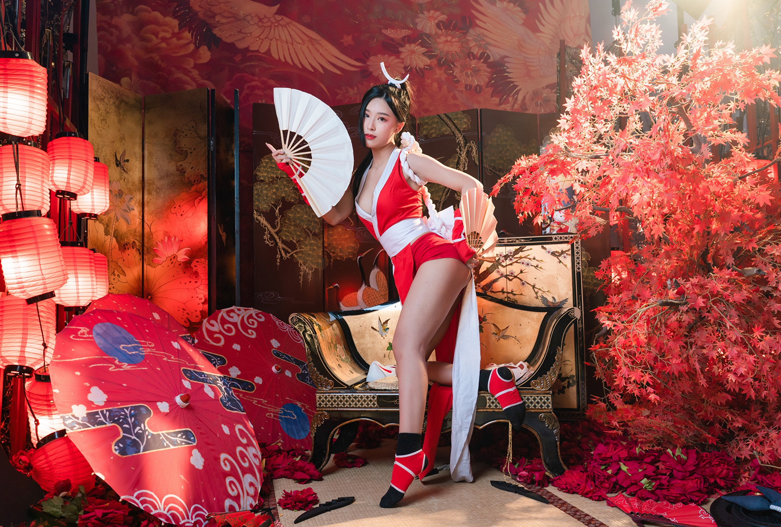 Mai Shiranui from Fatal Fury holding fans HD Wallpaper