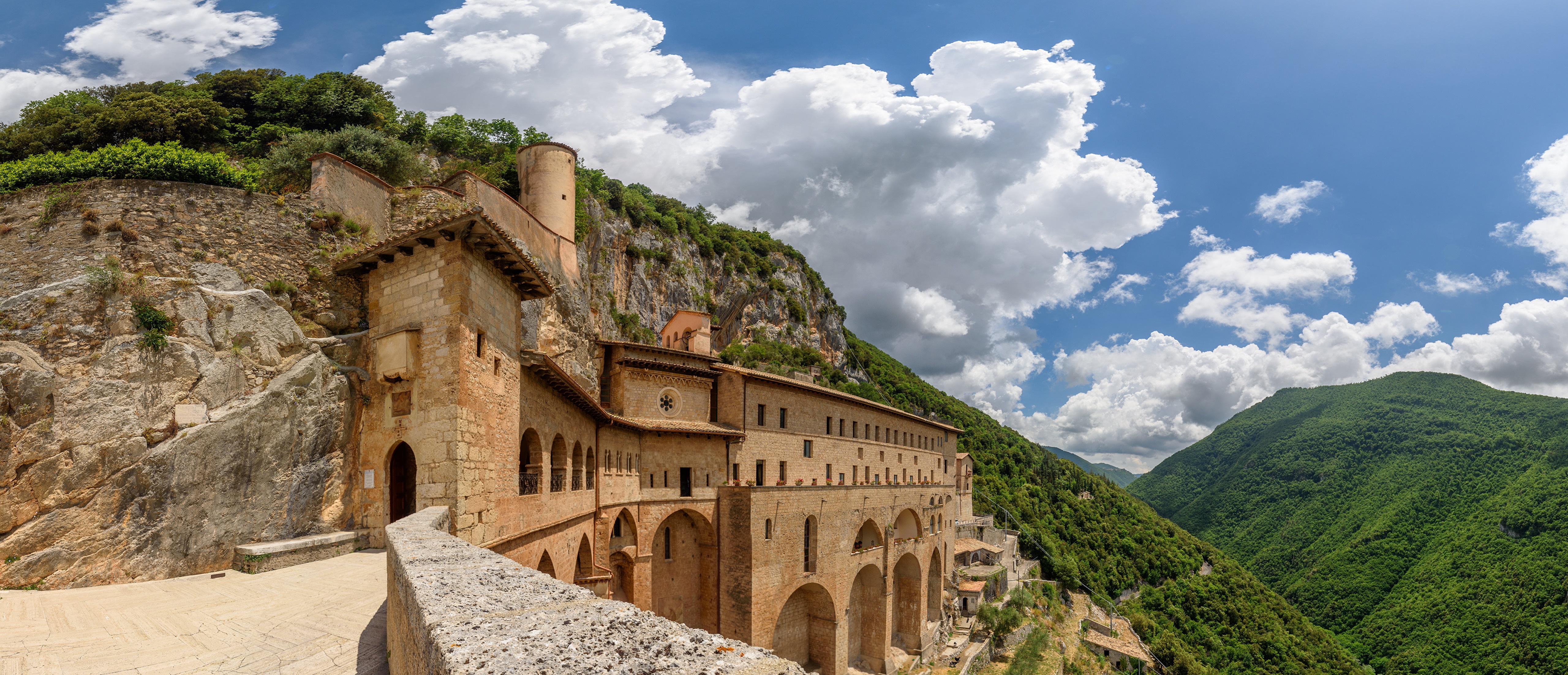 Monastery of San Benedetto, Subiaco, Italy HD Wallpaper