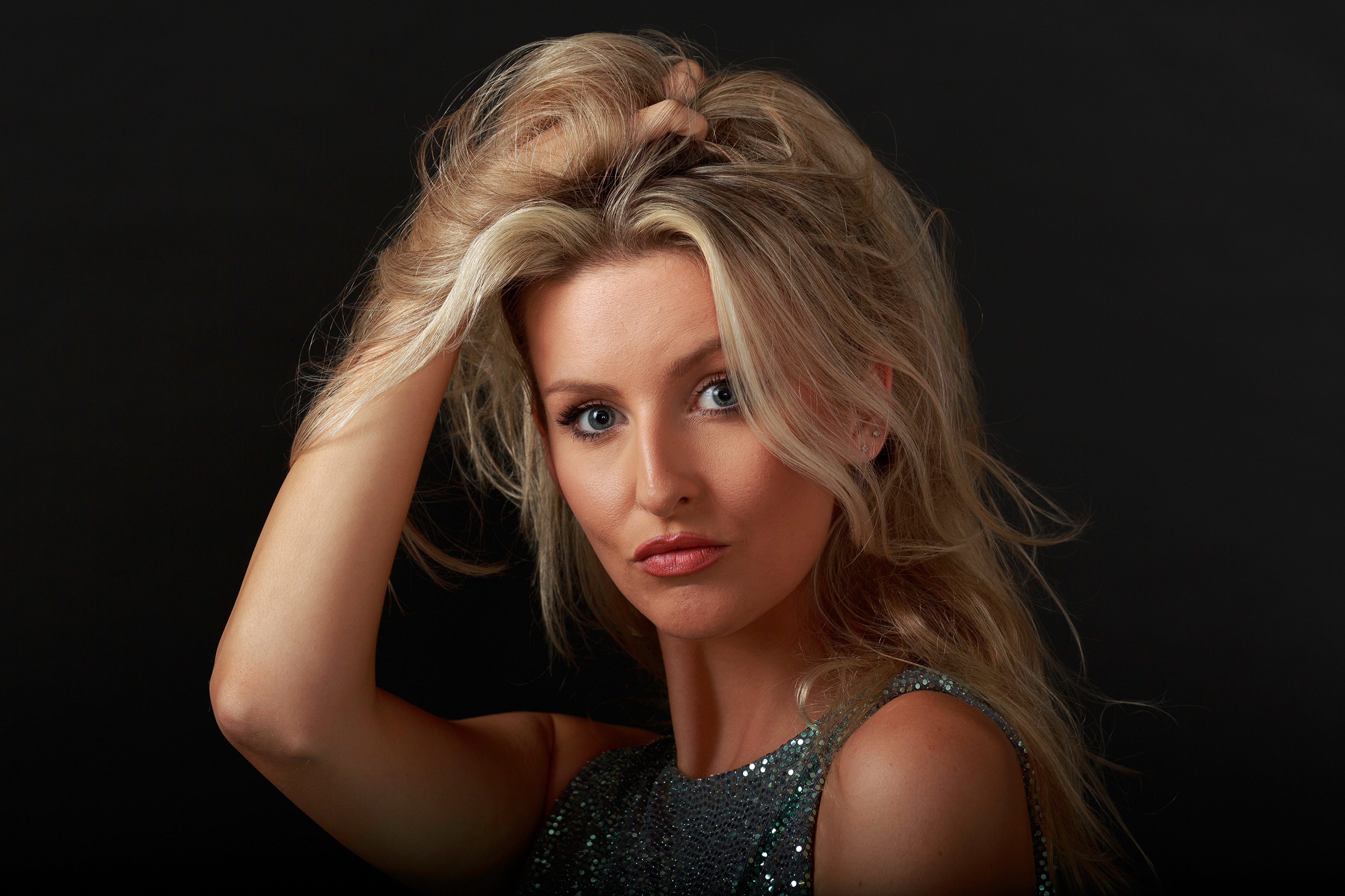 Amber Tutton with blonde hair on black background HD Wallpaper