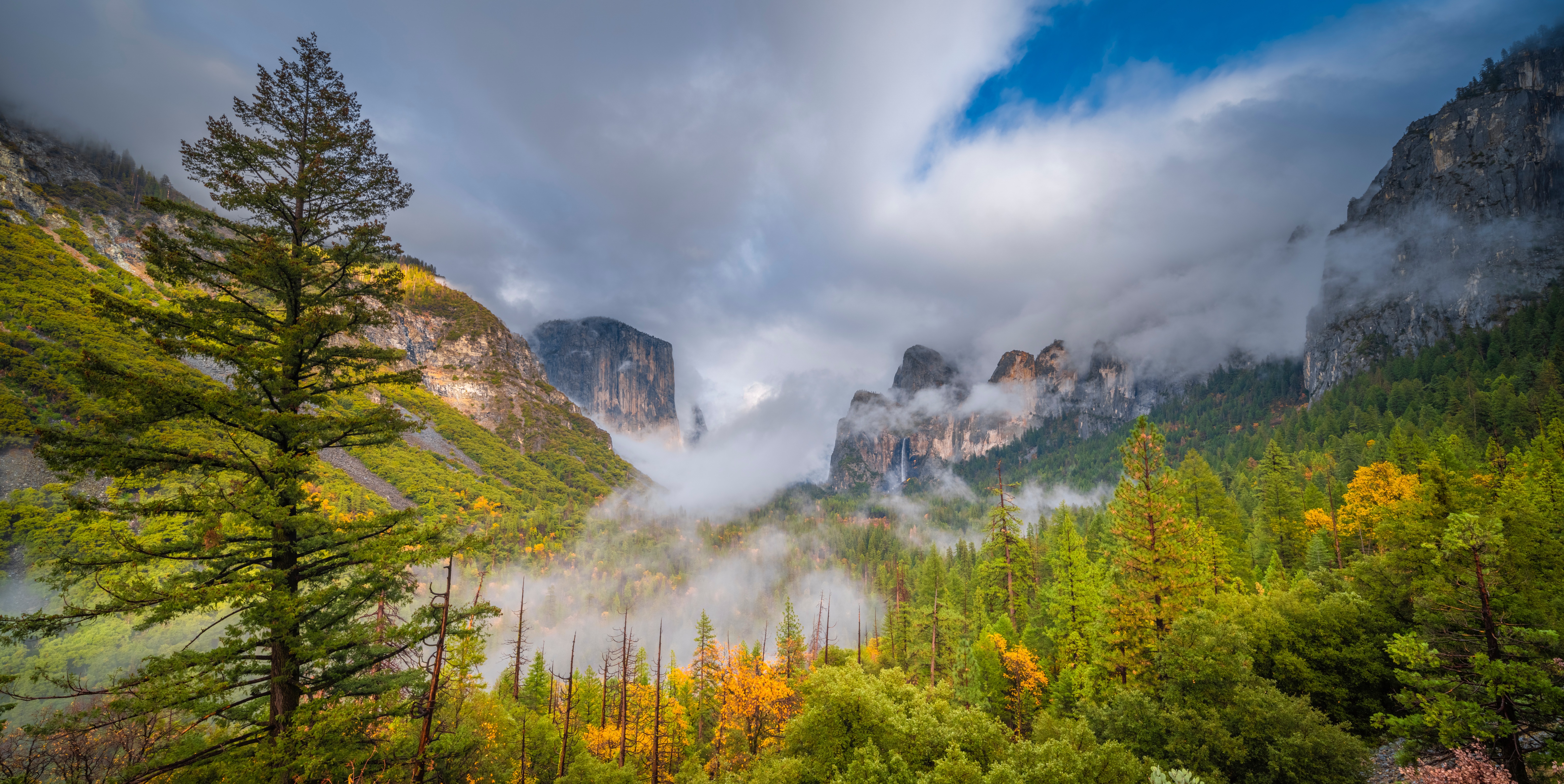Yosemite National Park Autumn Scenery with Clouds HD Wallpaper