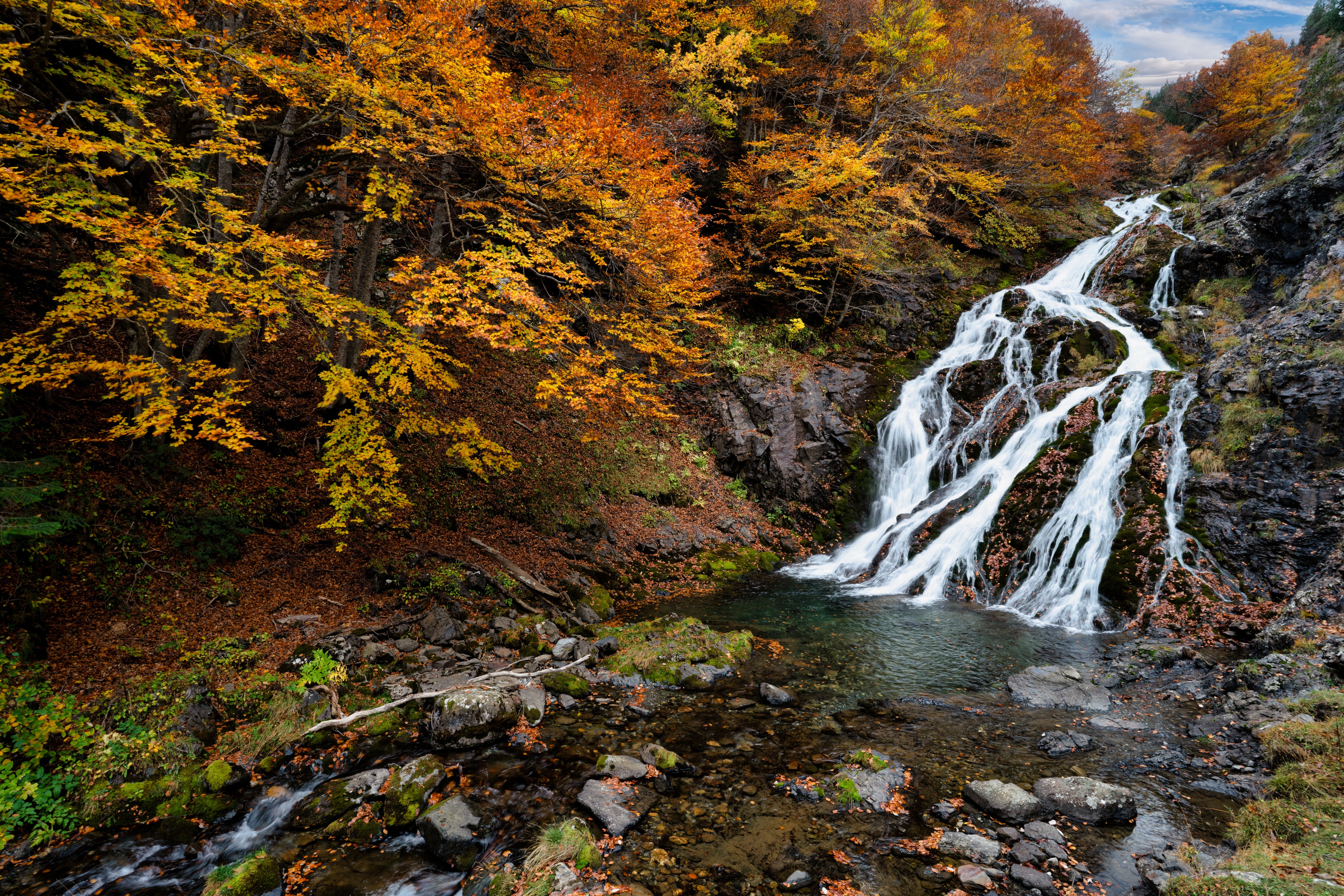 Autumn Waterfall in Aragon, Spain HD Wallpaper