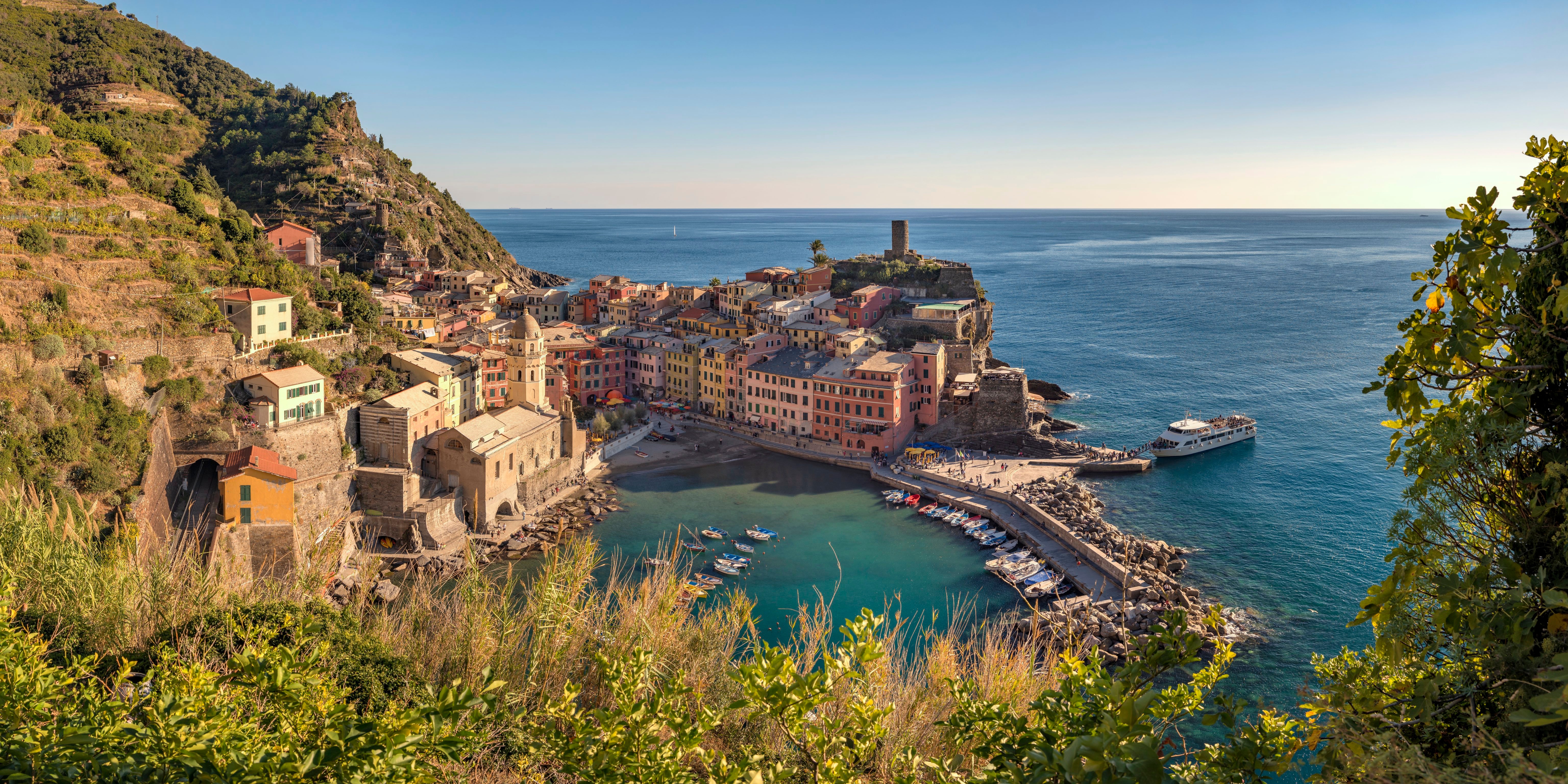 Vernazza, Italy: Colorful Houses on a Cliffside by the Sea HD Wallpaper