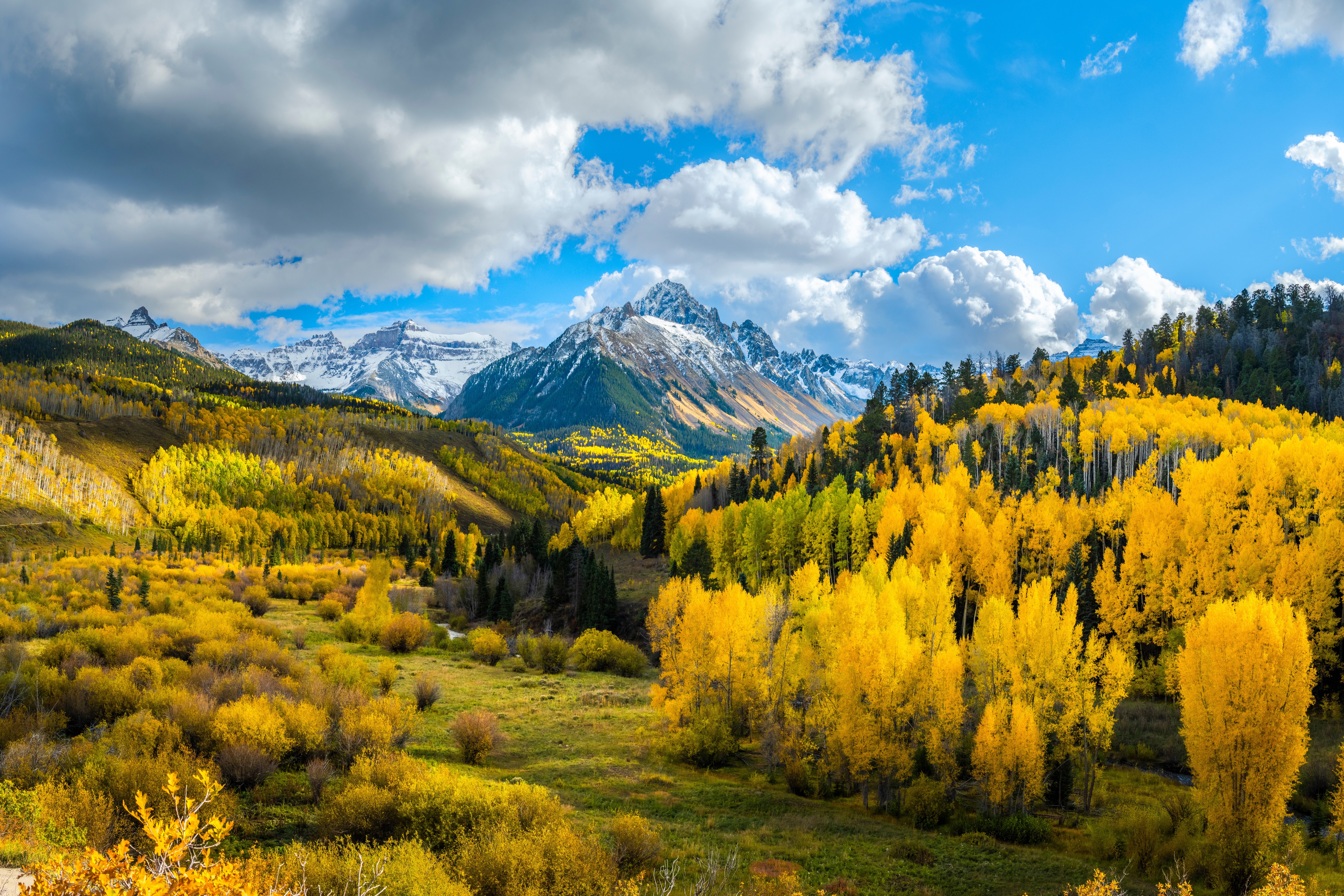 Mountains and Autumn Forests in Colorado, USA HD Wallpaper