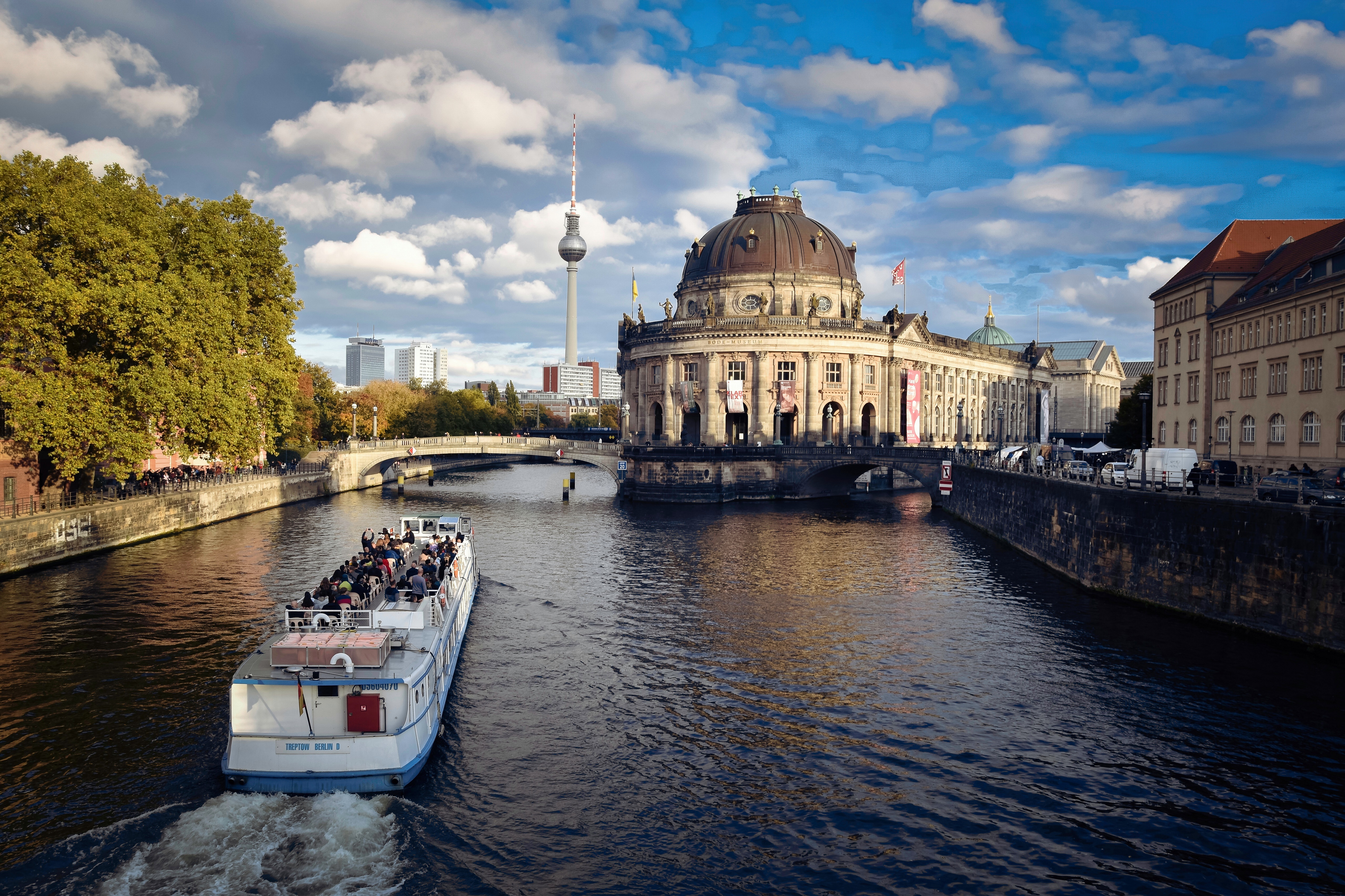 Riverboat on Spree River near Bodemuseum, Berlin HD Wallpaper