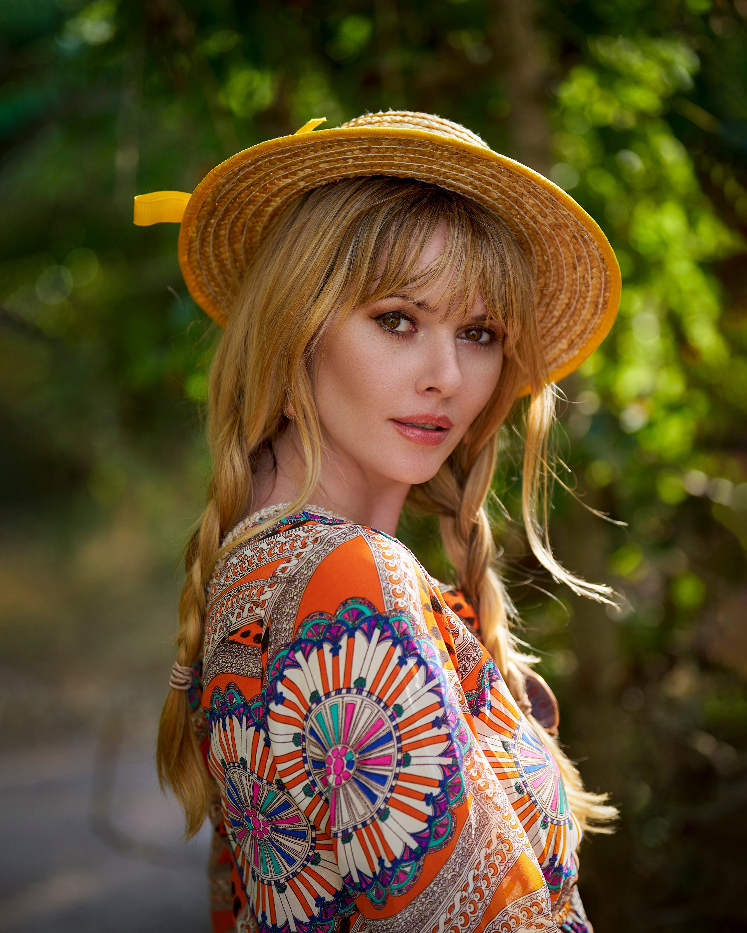 Woman with blonde hair wearing a straw hat and colorful dress HD Phone Wallpaper