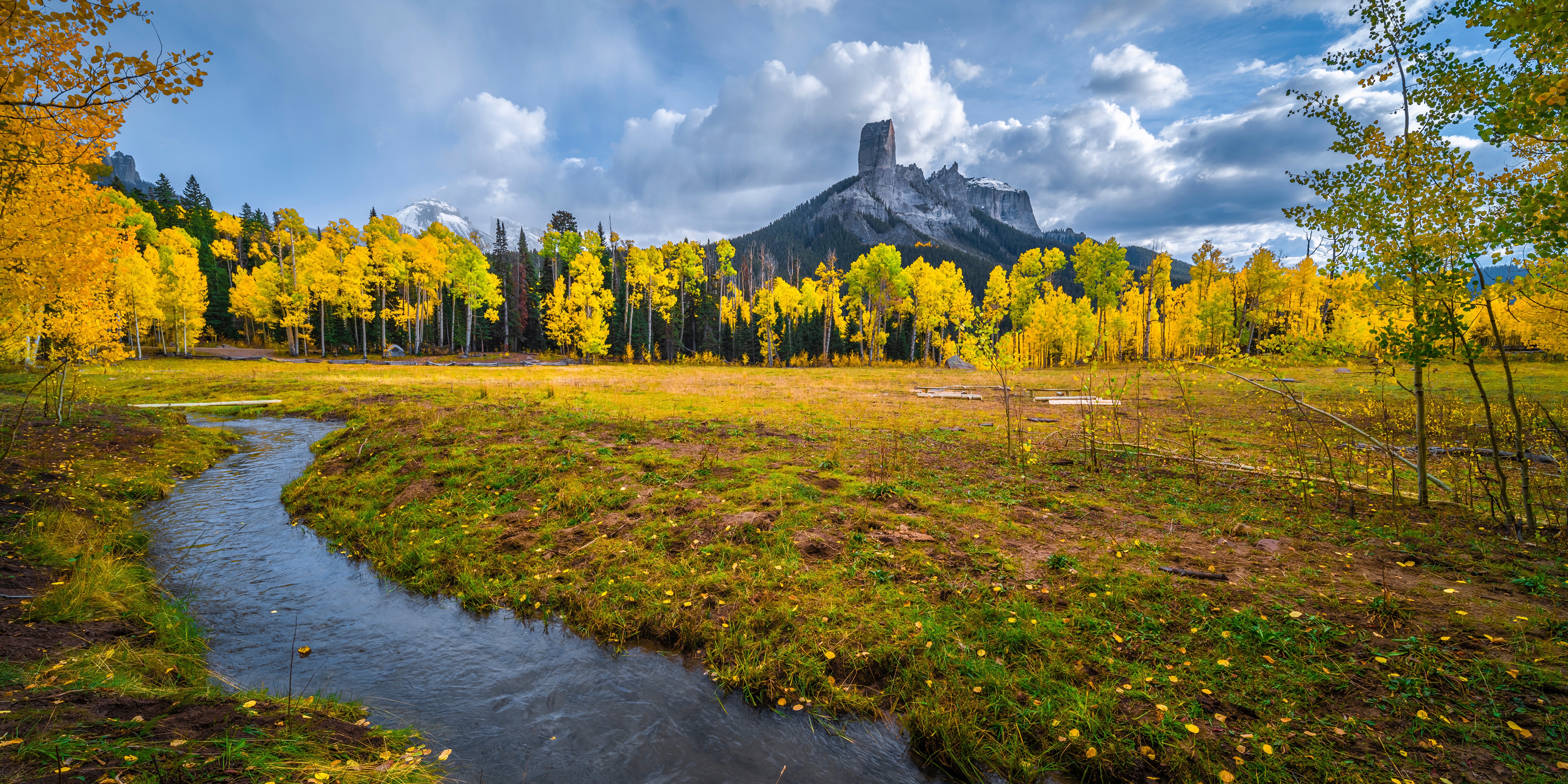 Autumn Scenery at Owl Creek Pass with Mountains and River HD Wallpaper