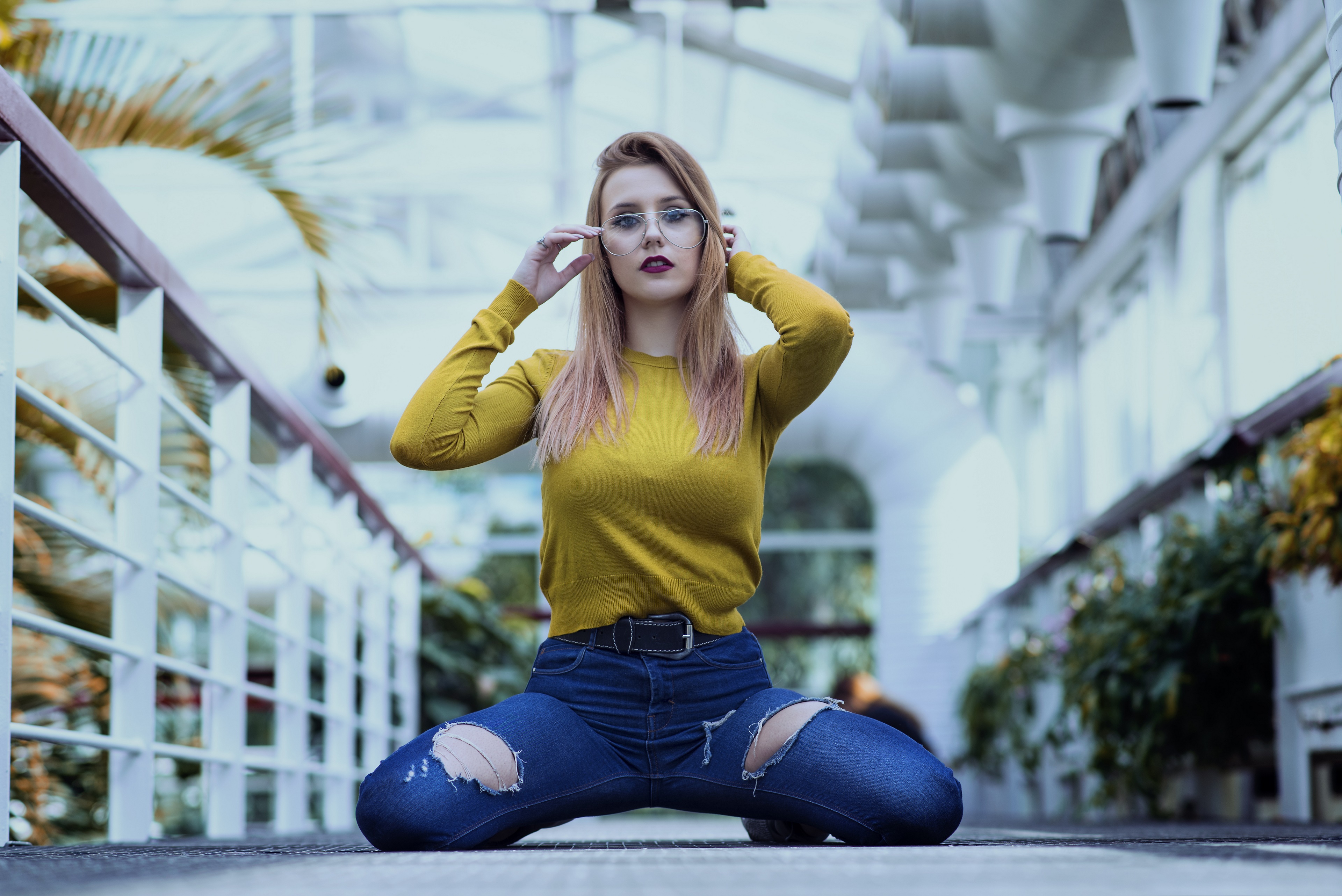 Woman in Jeans and Glasses Posing HD Wallpaper