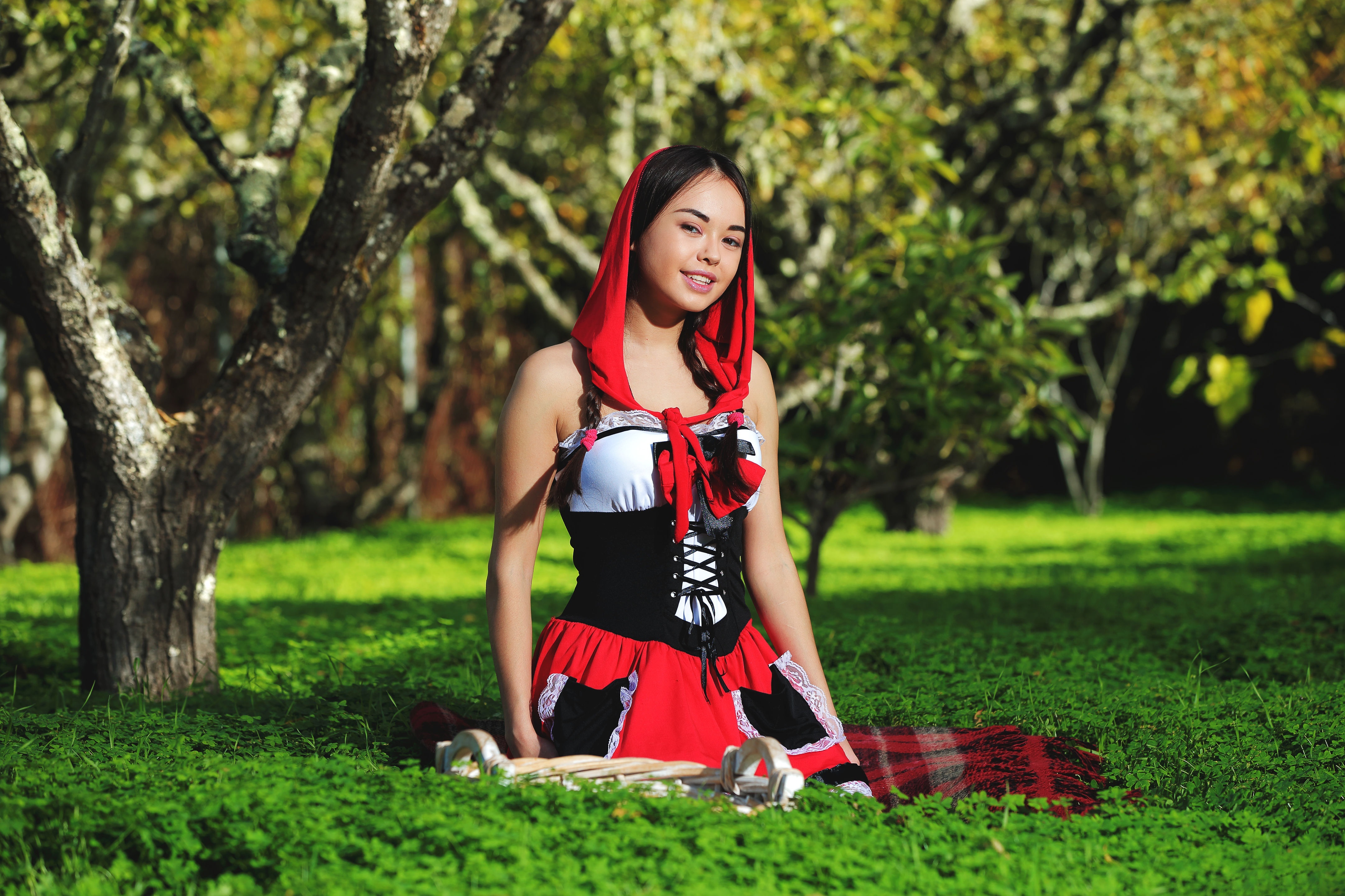 4K Li Moon as Red Riding Hood in Grass HD Wallpaper