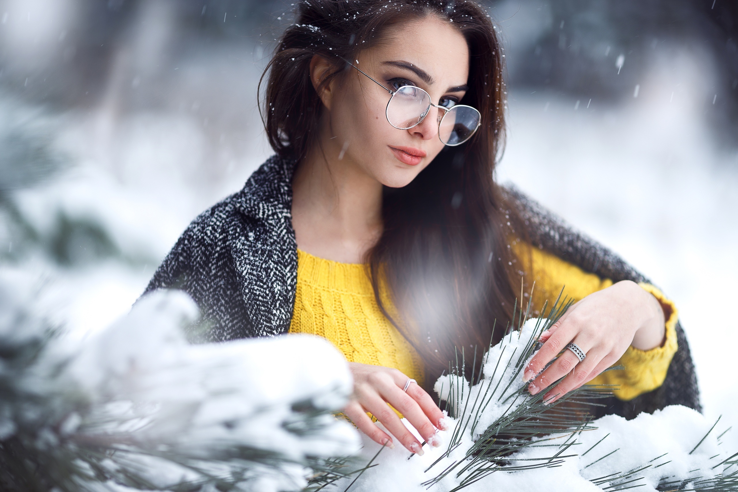 Brunette girl with glasses in winter snow HD Wallpaper