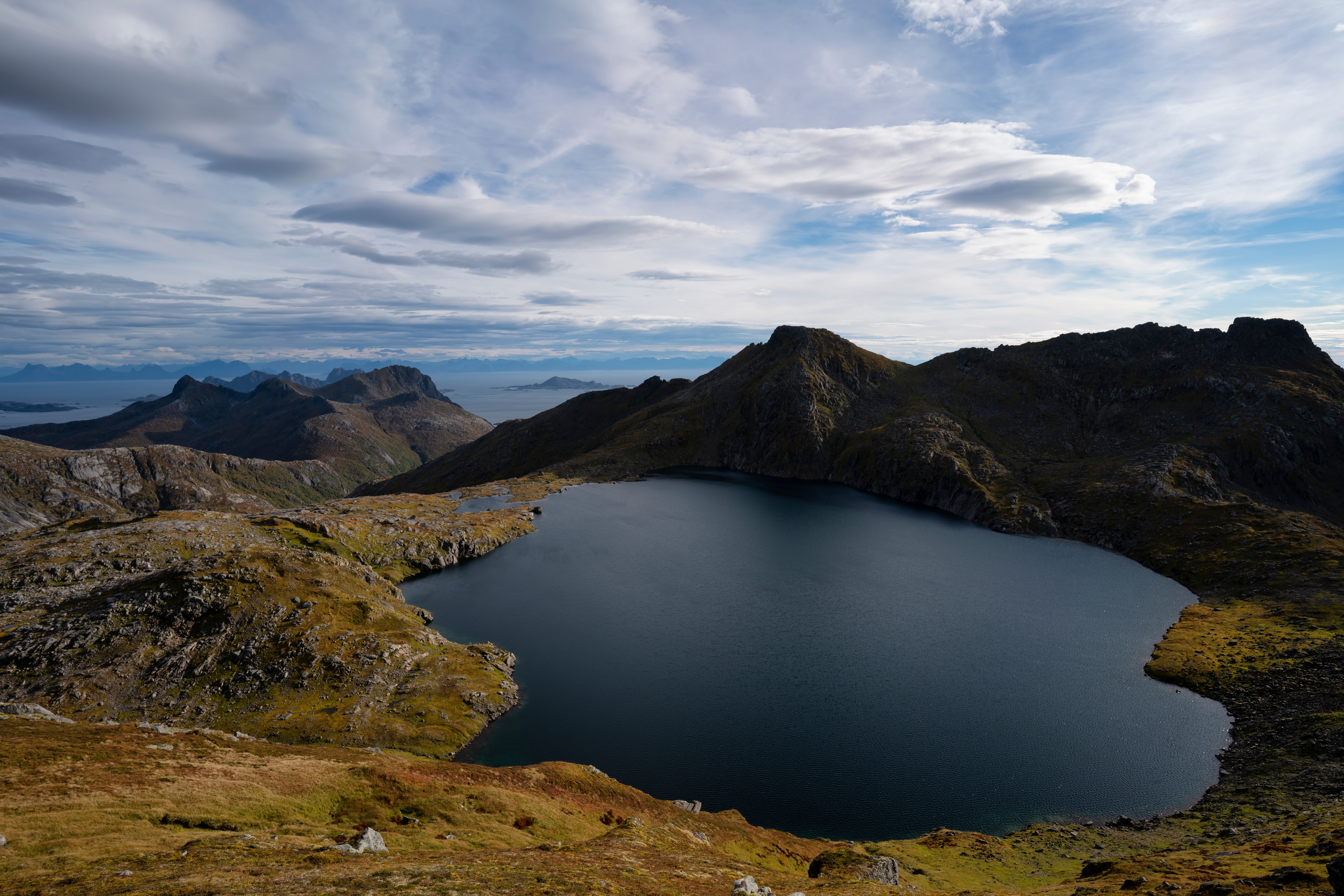 Botnvatnet Lake and Mountains in Lofoten, Norway HD Wallpaper