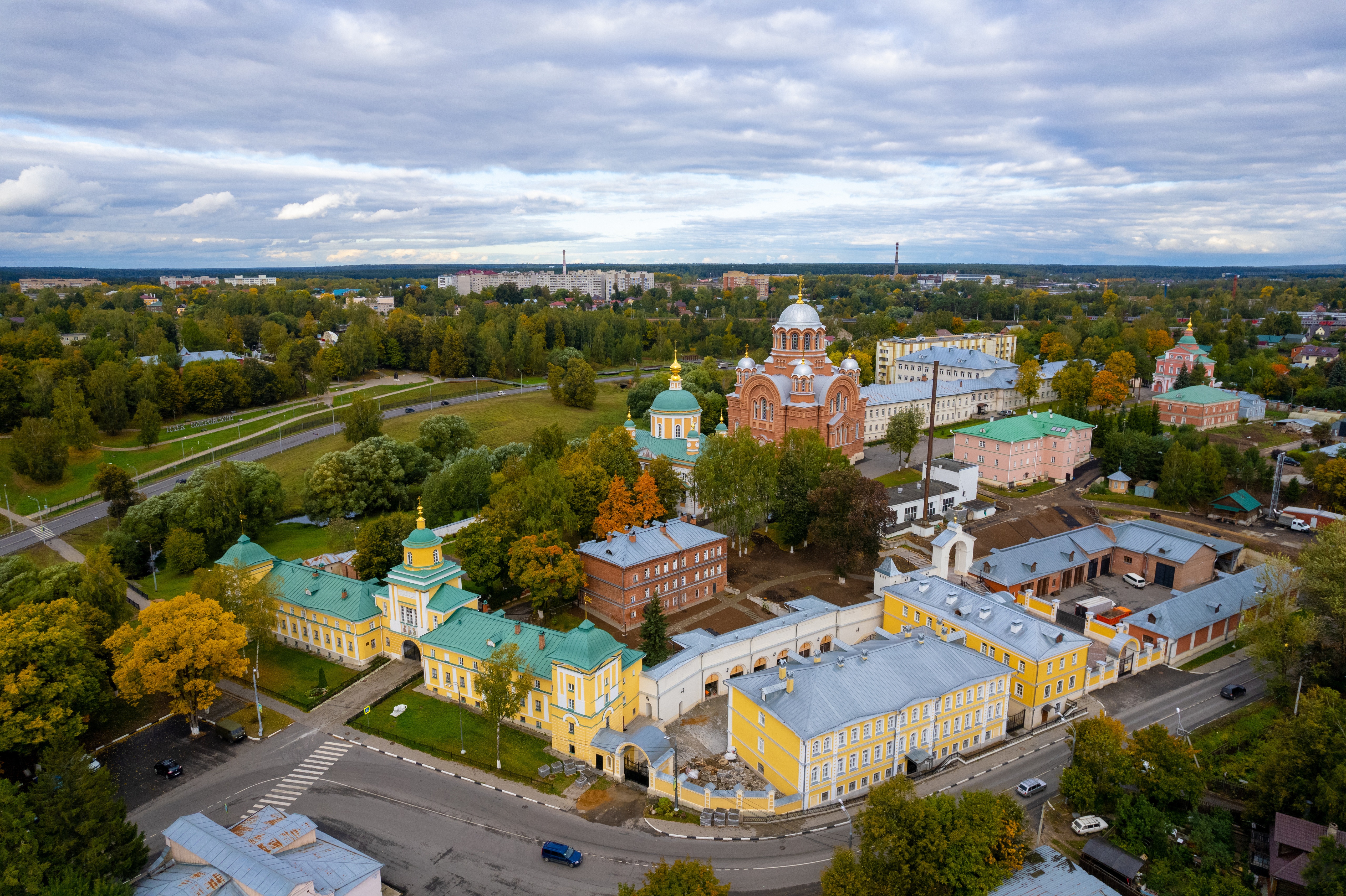 Pokrovsky Khotkov Stauropegial Convent, Russia HD Wallpaper