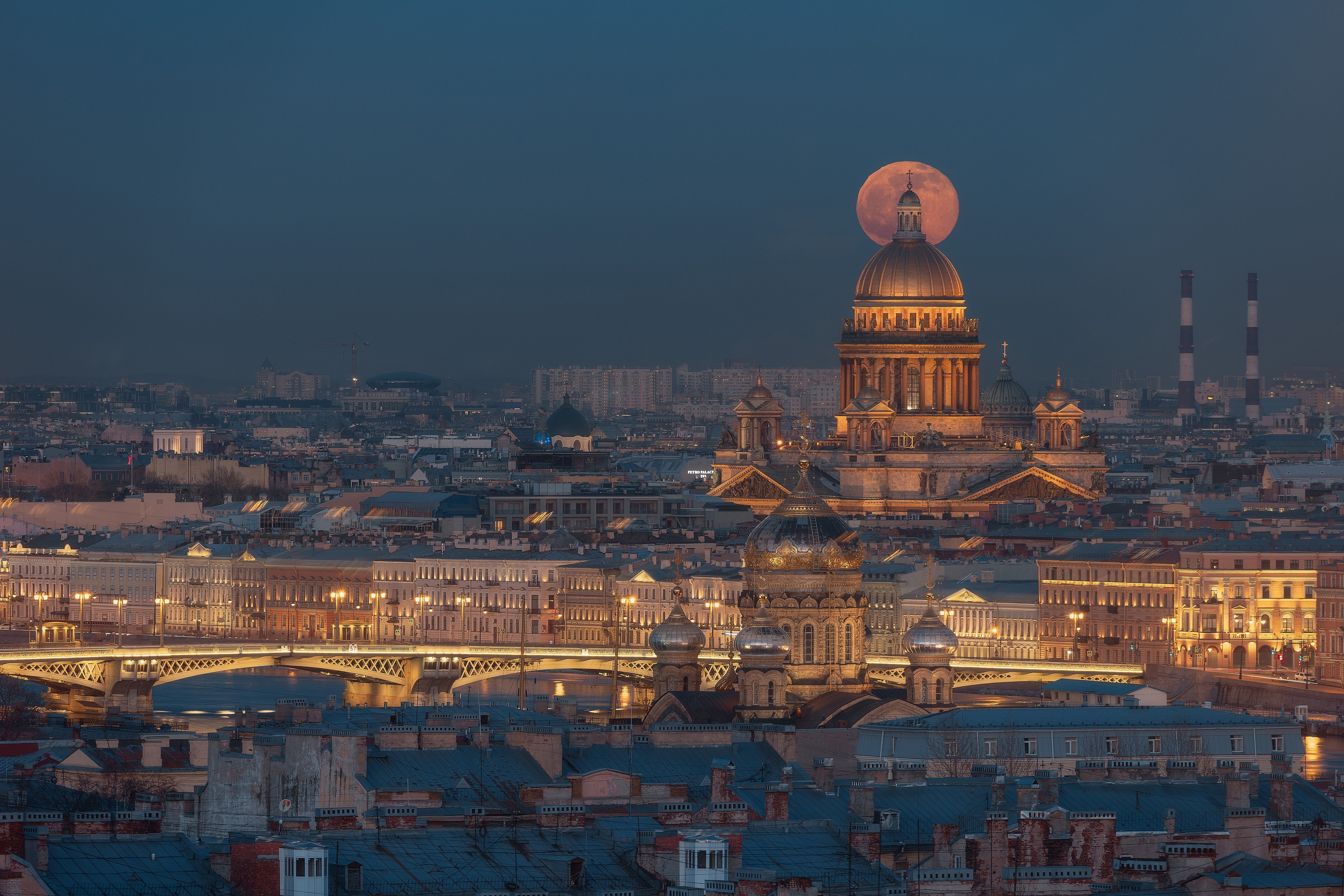 Saint Isaac's Cathedral in St. Petersburg at dusk with the moon HD Wallpaper