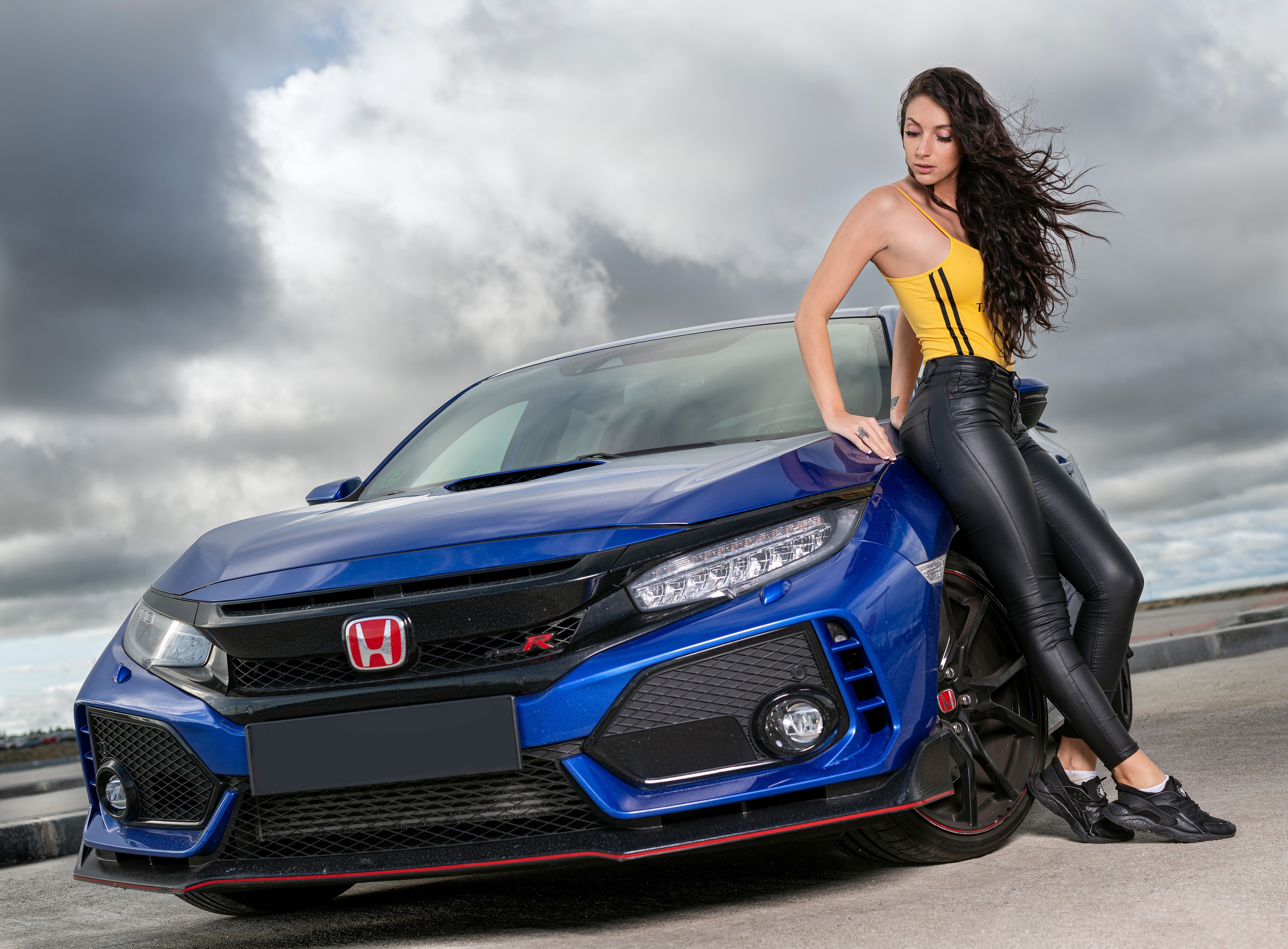 Ana Lopez Poses with Blue Honda Civic Type R HD Wallpaper