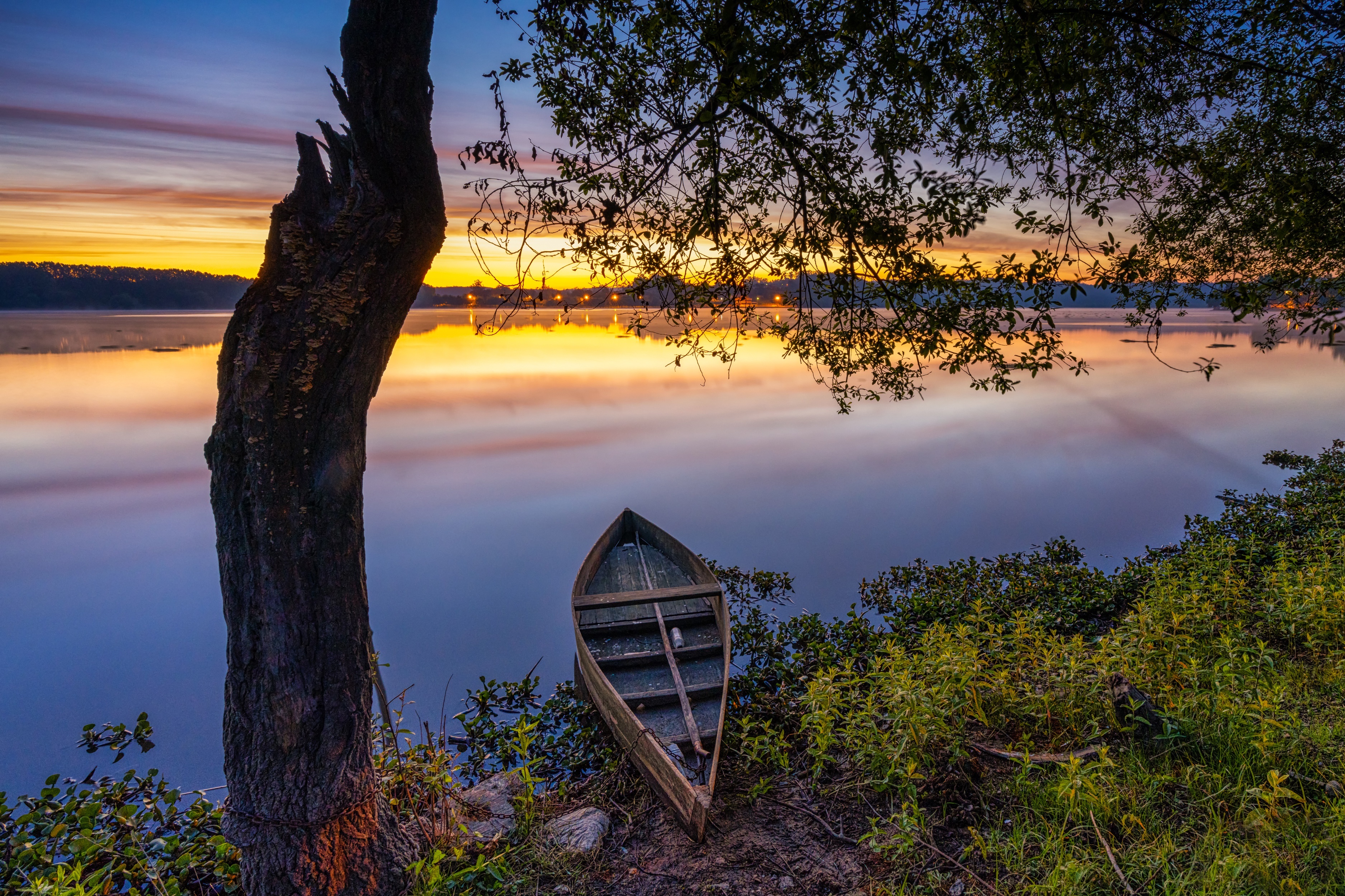 Wooden boat on Pateira de Fermentelos Lagoon at sunrise HD Wallpaper