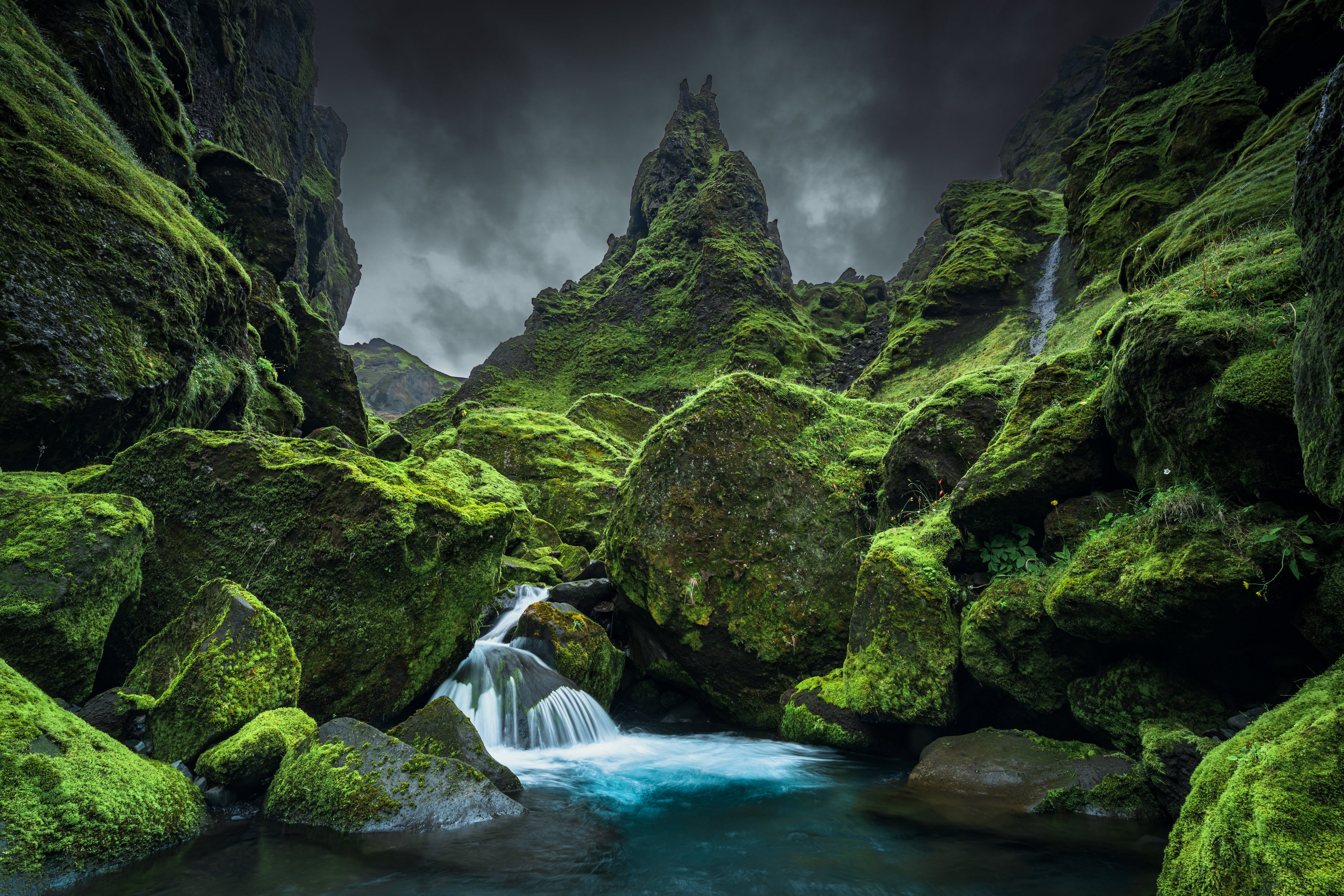 Moss-covered mountains and stream in Iceland HD Wallpaper